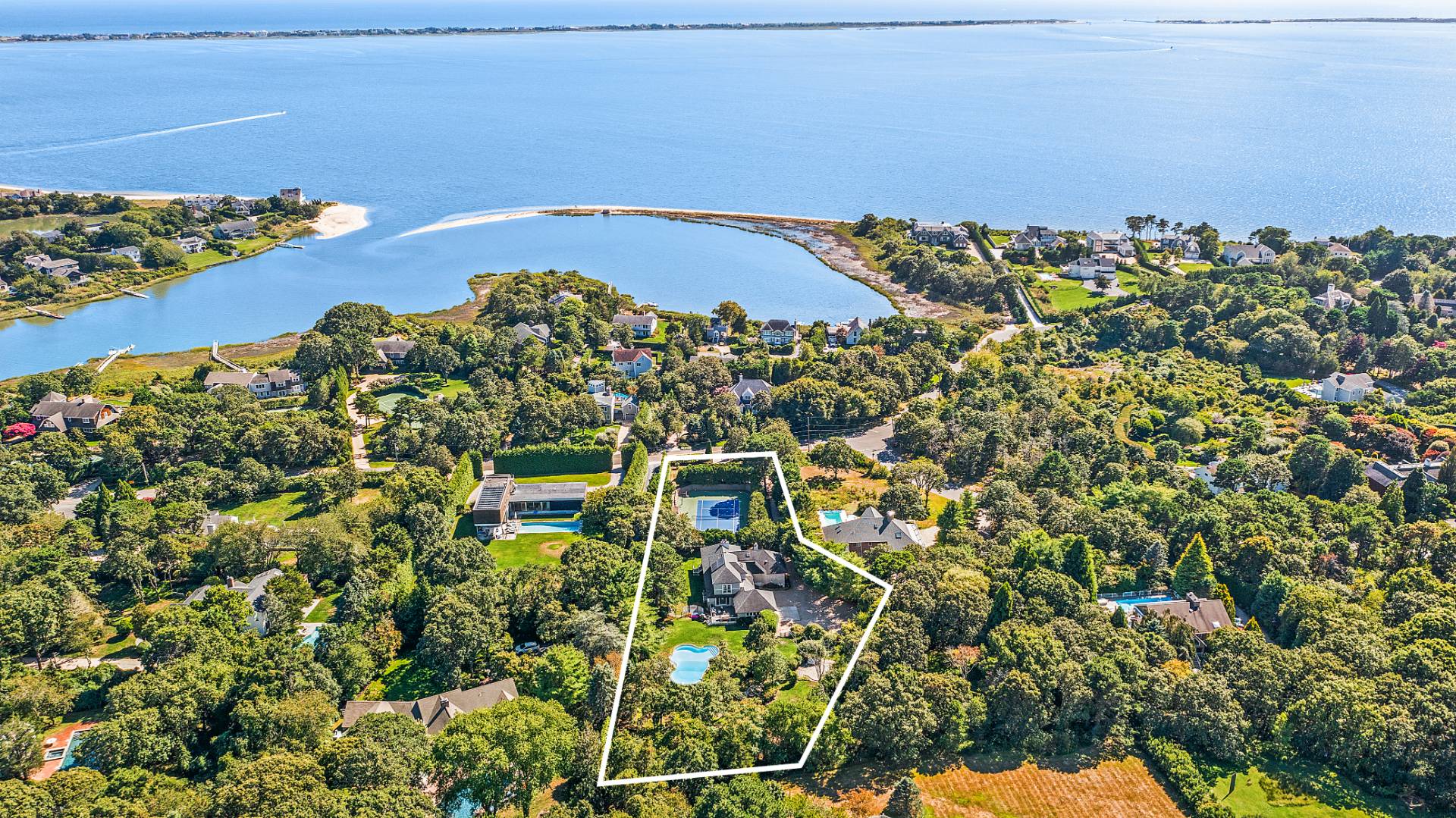 #37 photo, 141 MIDDLE POND RD, Southampton , NY 11968