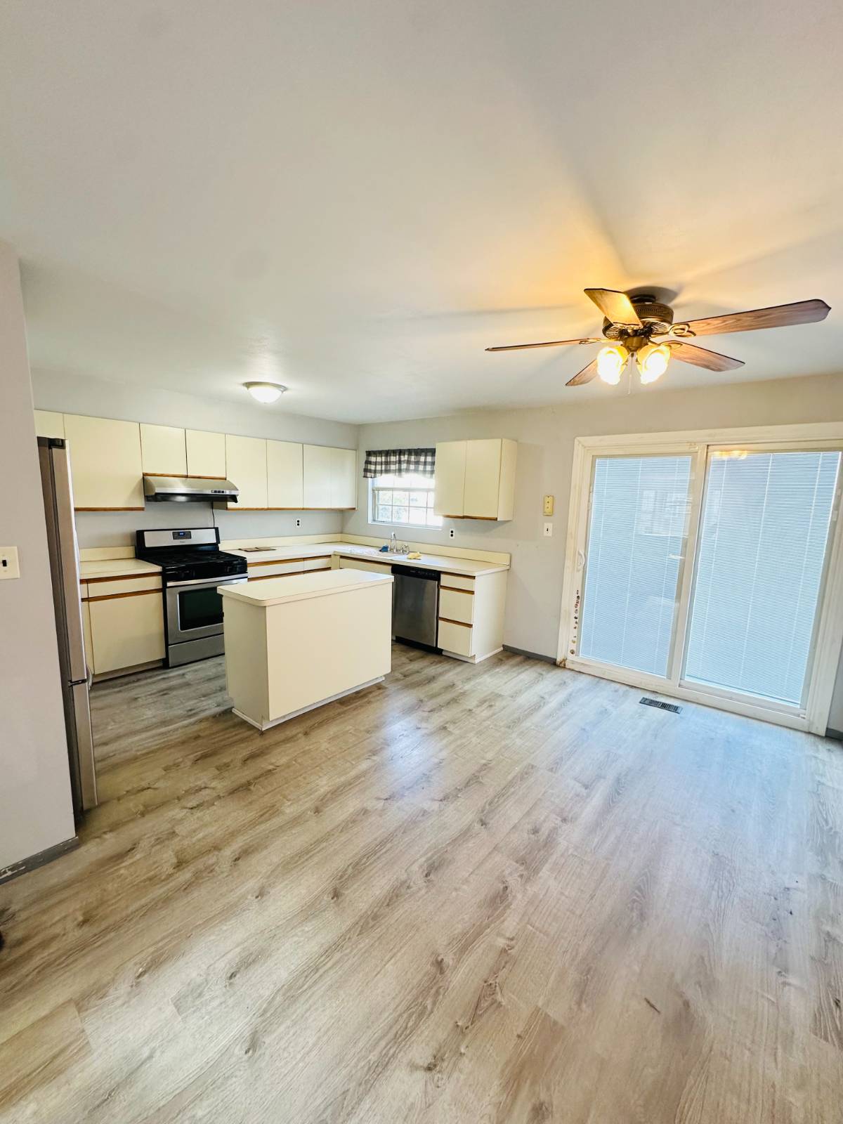 #4 photo, 293  Richmond Hill Rd, Staten Island , NY 10314