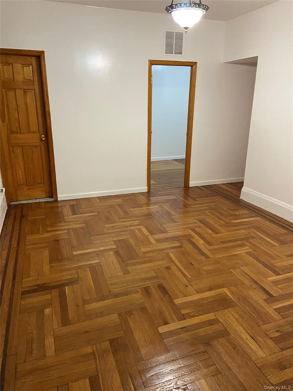 #5 photo, 13639 41st Avenue, クイーンズ区 Flushing , NY 11355