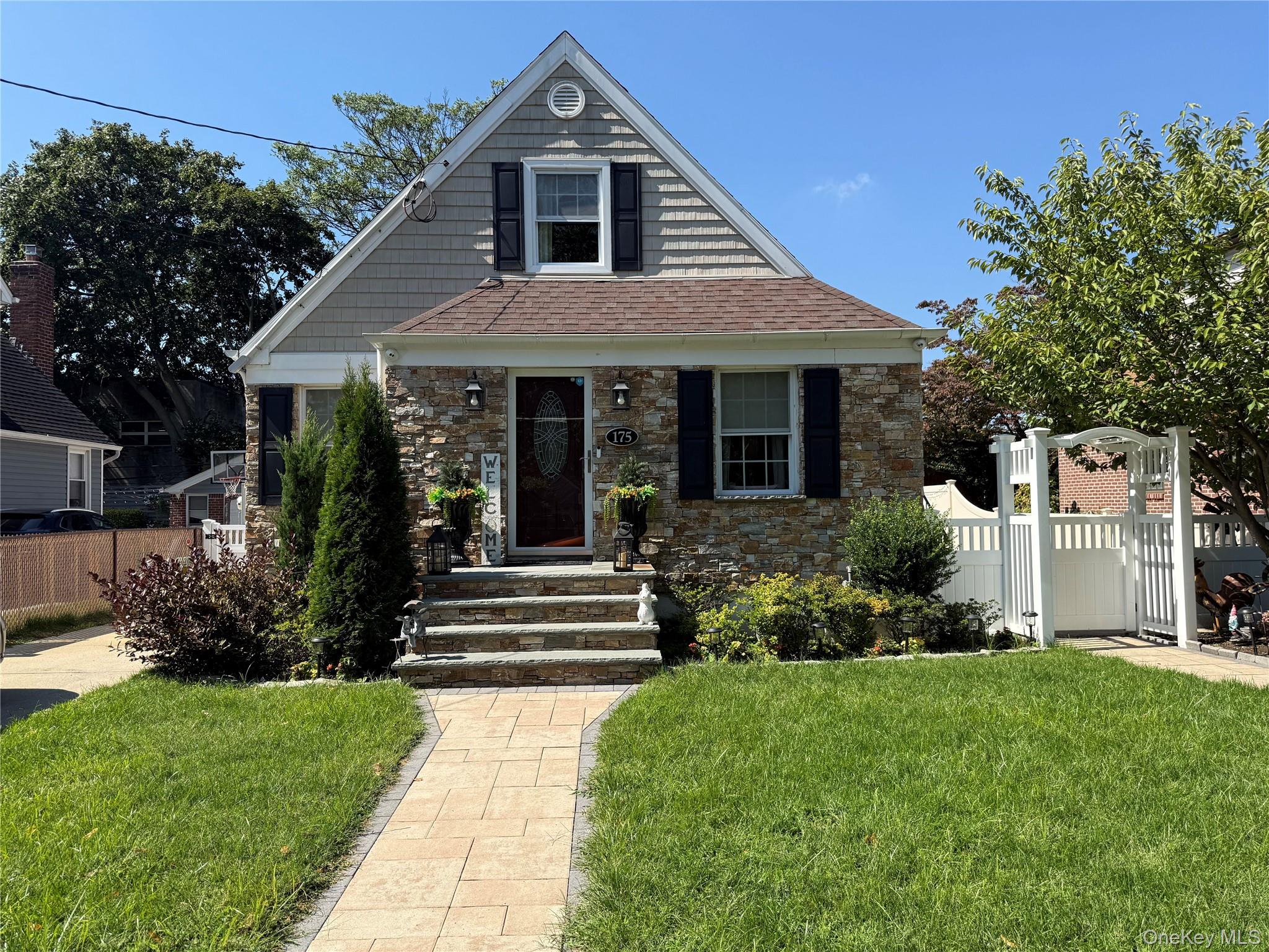 #1 photo, 175 Wardwell Road, 长岛 Mineola , NY 11501