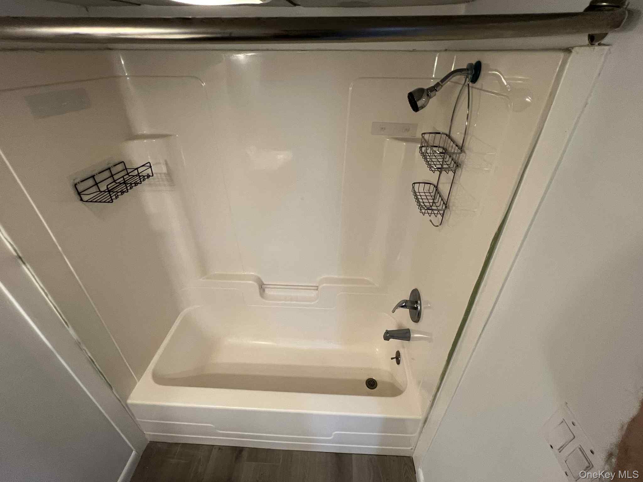 #11 photo, 27 Blydenburgh Road, サフォーク郡 Centereach , NY 11720