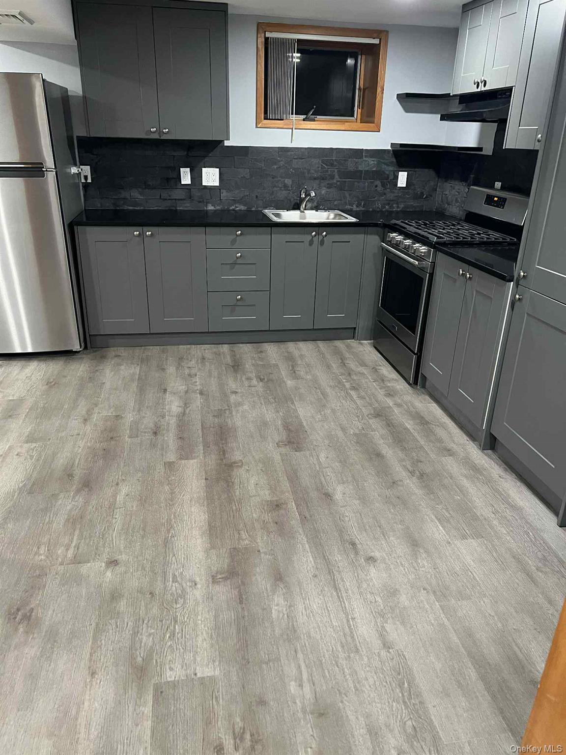 #5 photo, 27 Blydenburgh Road, サフォーク郡 Centereach , NY 11720