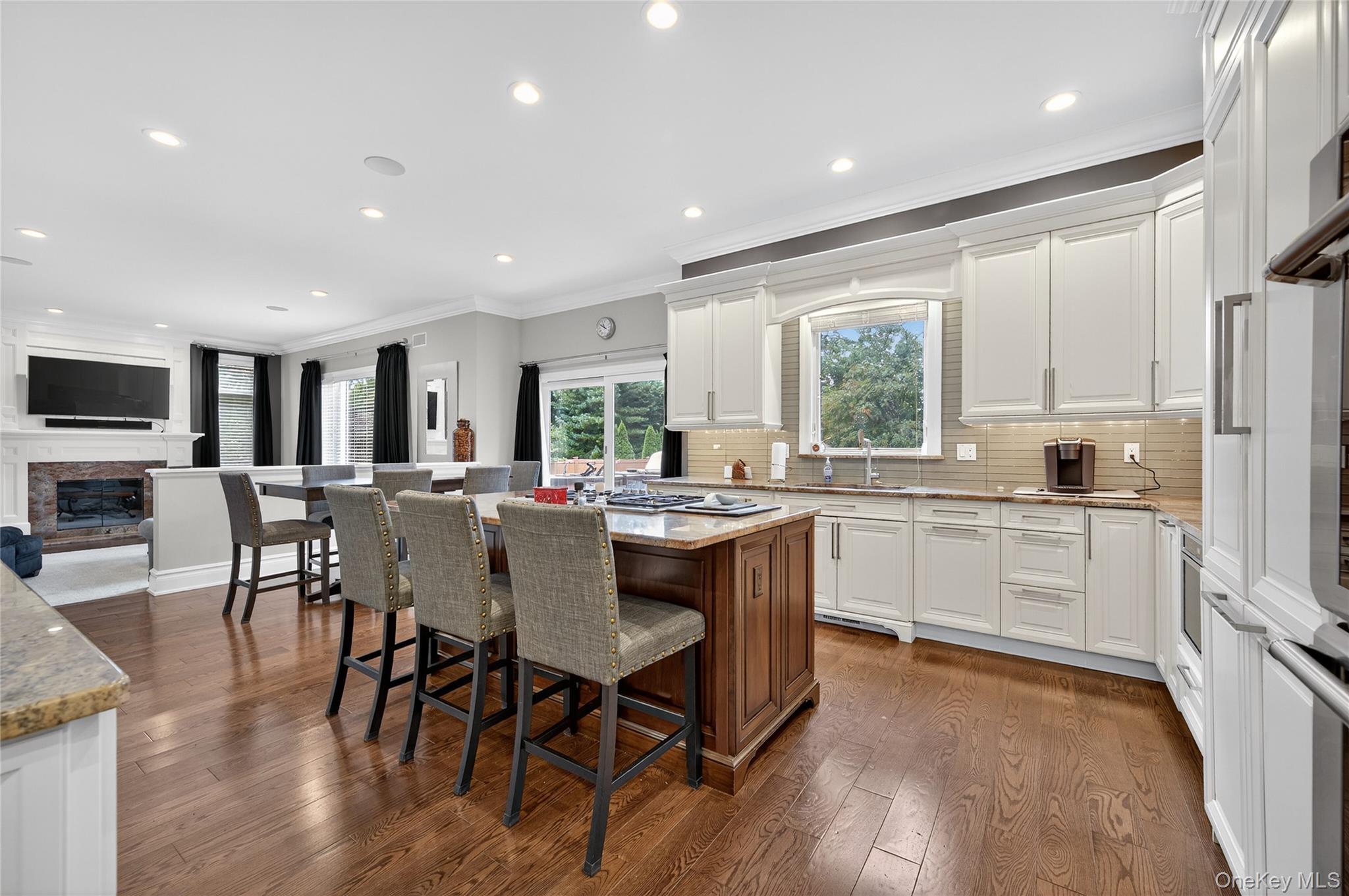 #11 photo, 65 Oriole Way, ナッソー郡 Westbury , NY 11590