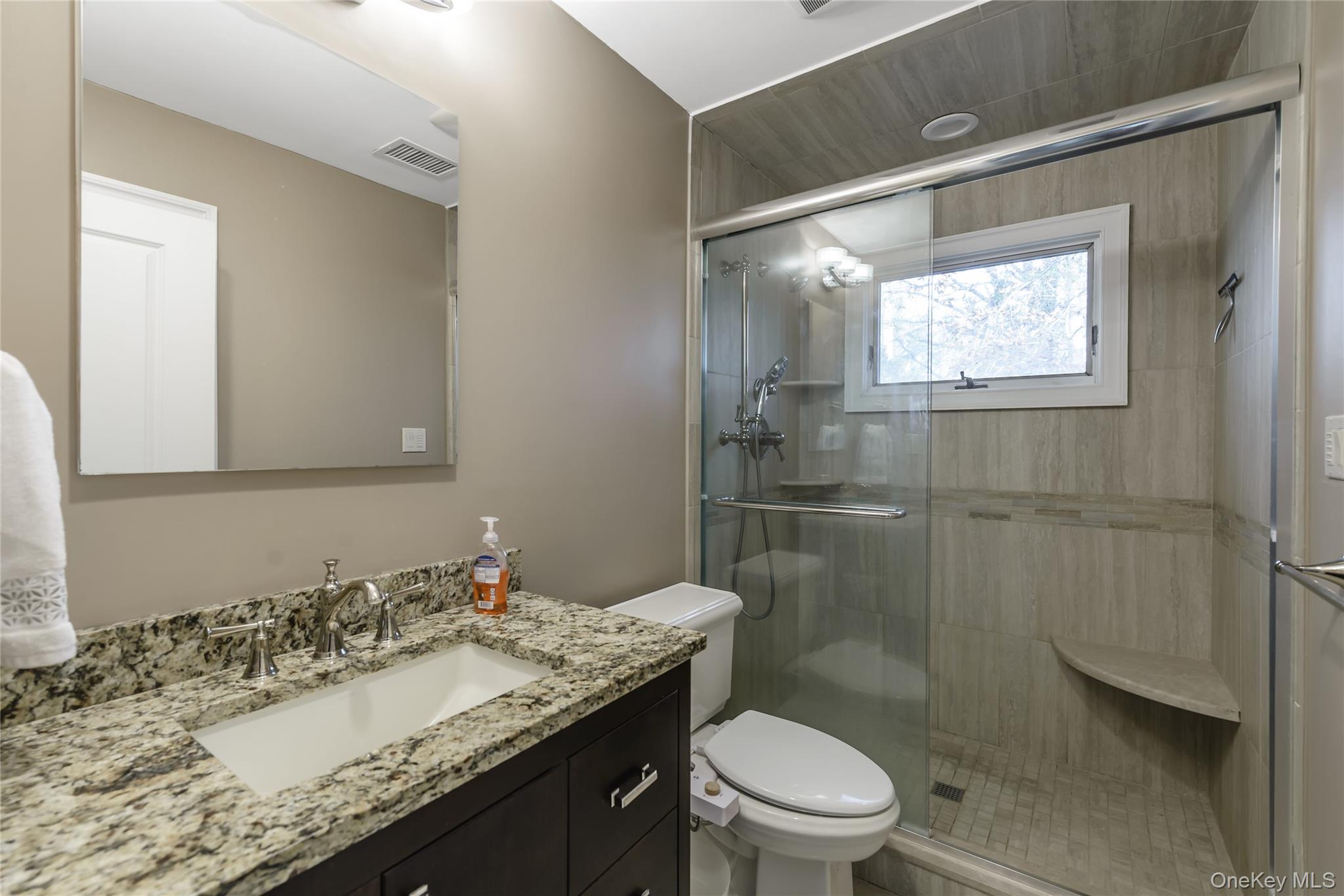 #19 photo, 65 Oriole Way, ナッソー郡 Westbury , NY 11590