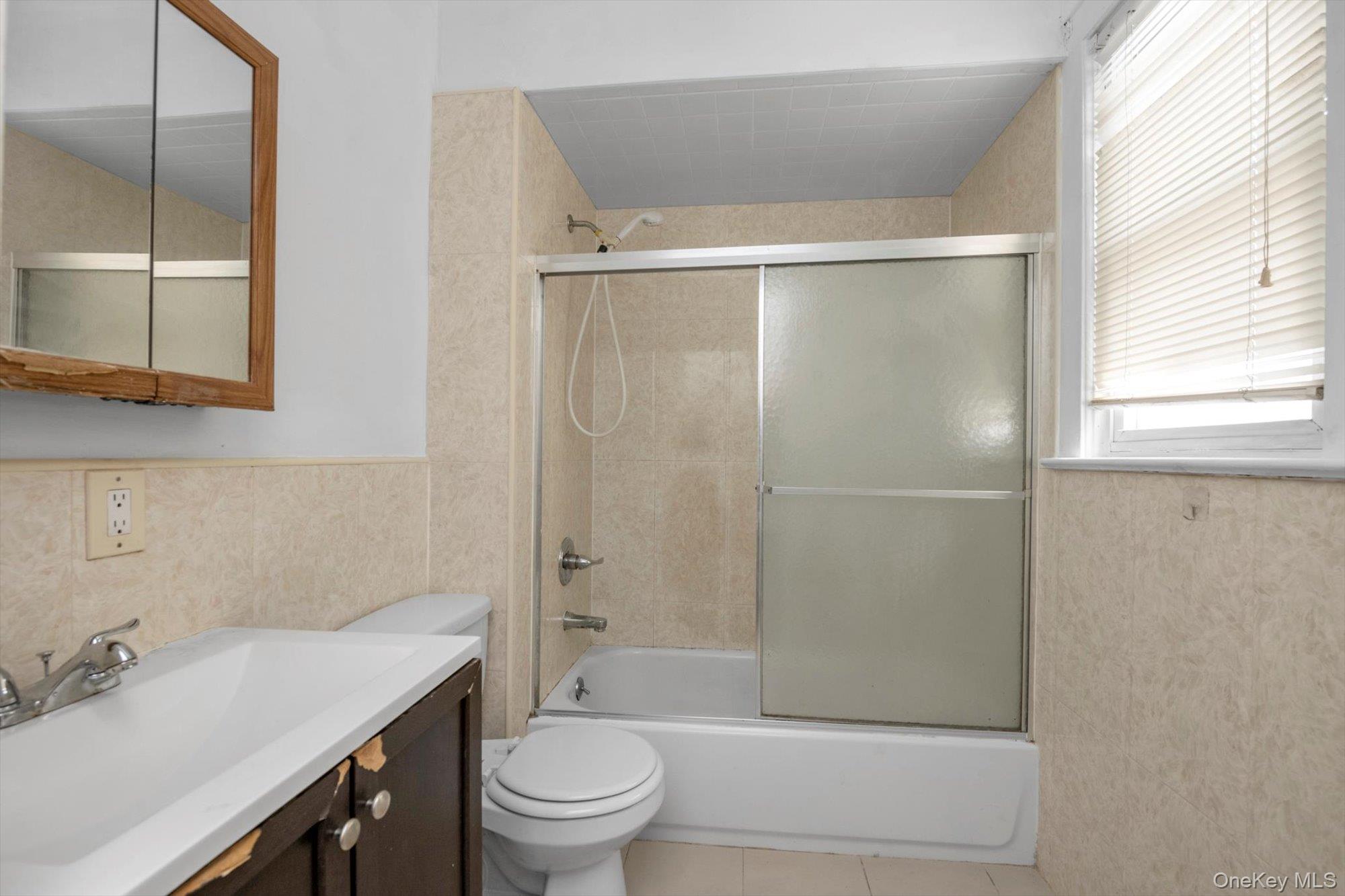 #16 photo, 12401 9th Avenue, クイーンズ区 College Point , NY 11356