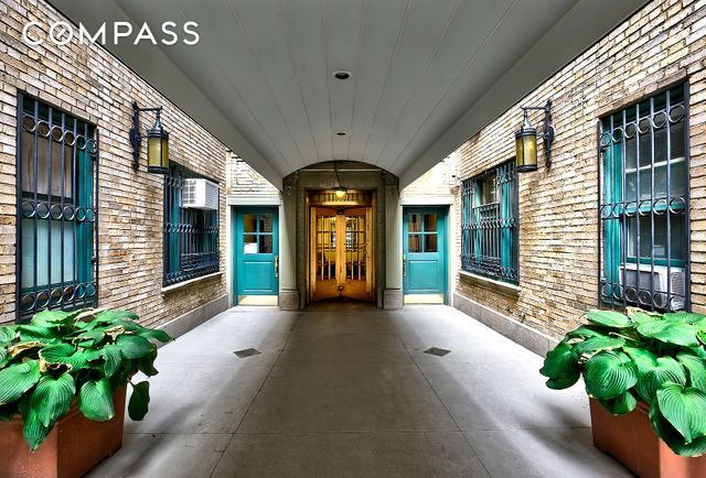 #11 photo, 325 W 45th Street, マンハッタン Hell's Kitchen , NY 10036