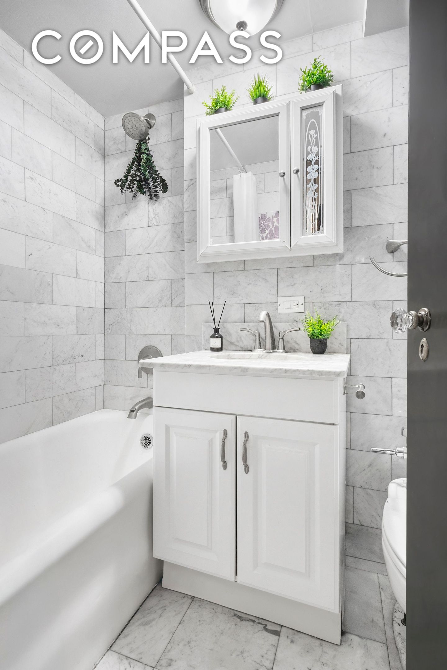 #4 photo, 25 Tudor City Place, マンハッタン Murray Hill , NY 10017