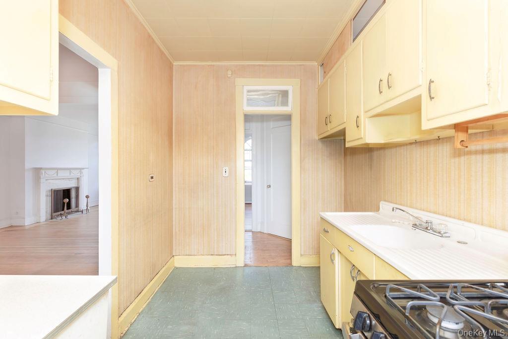 #11 photo, 3513 76th Street, クイーンズ区 Jackson Heights , NY 11372