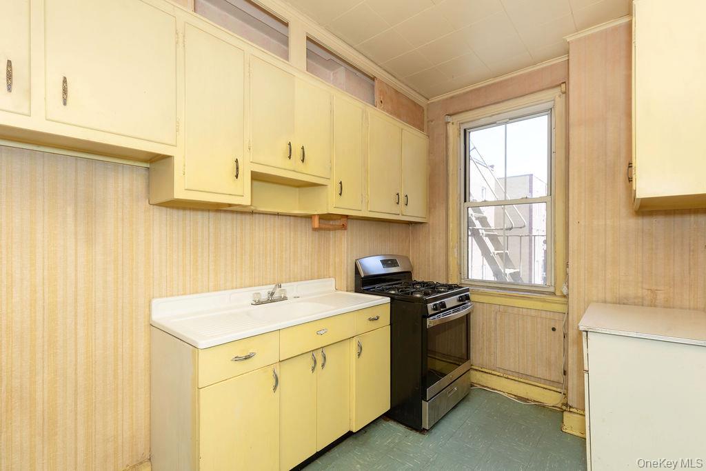 #13 photo, 3513 76th Street, クイーンズ区 Jackson Heights , NY 11372