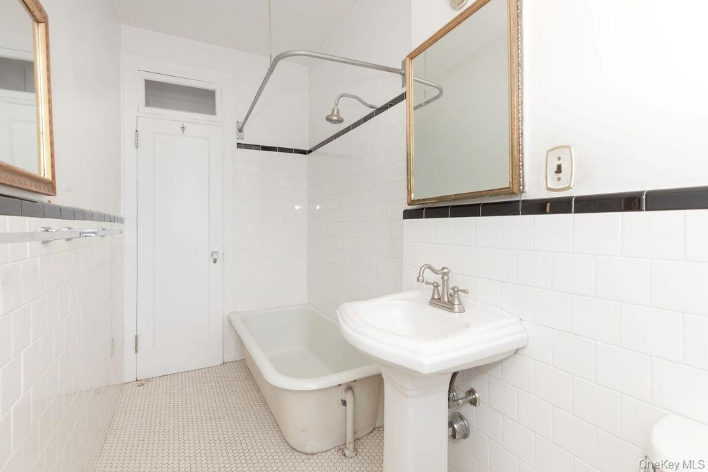 #19 photo, 3513 76th Street, クイーンズ区 Jackson Heights , NY 11372