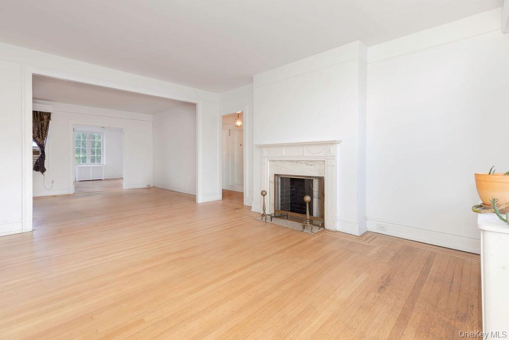 #5 photo, 3513 76th Street, クイーンズ区 Jackson Heights , NY 11372