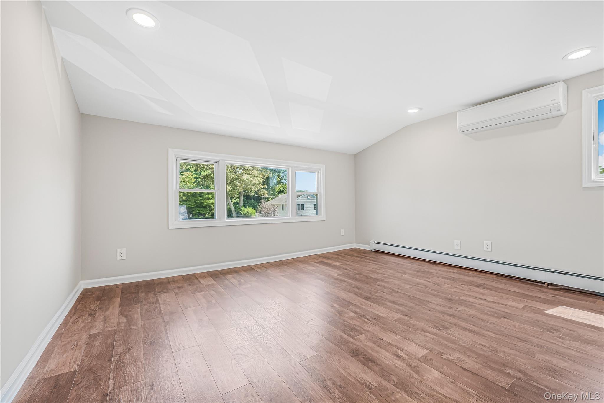 #20 photo, 2 Flo Drive, Syosset , NY 11791