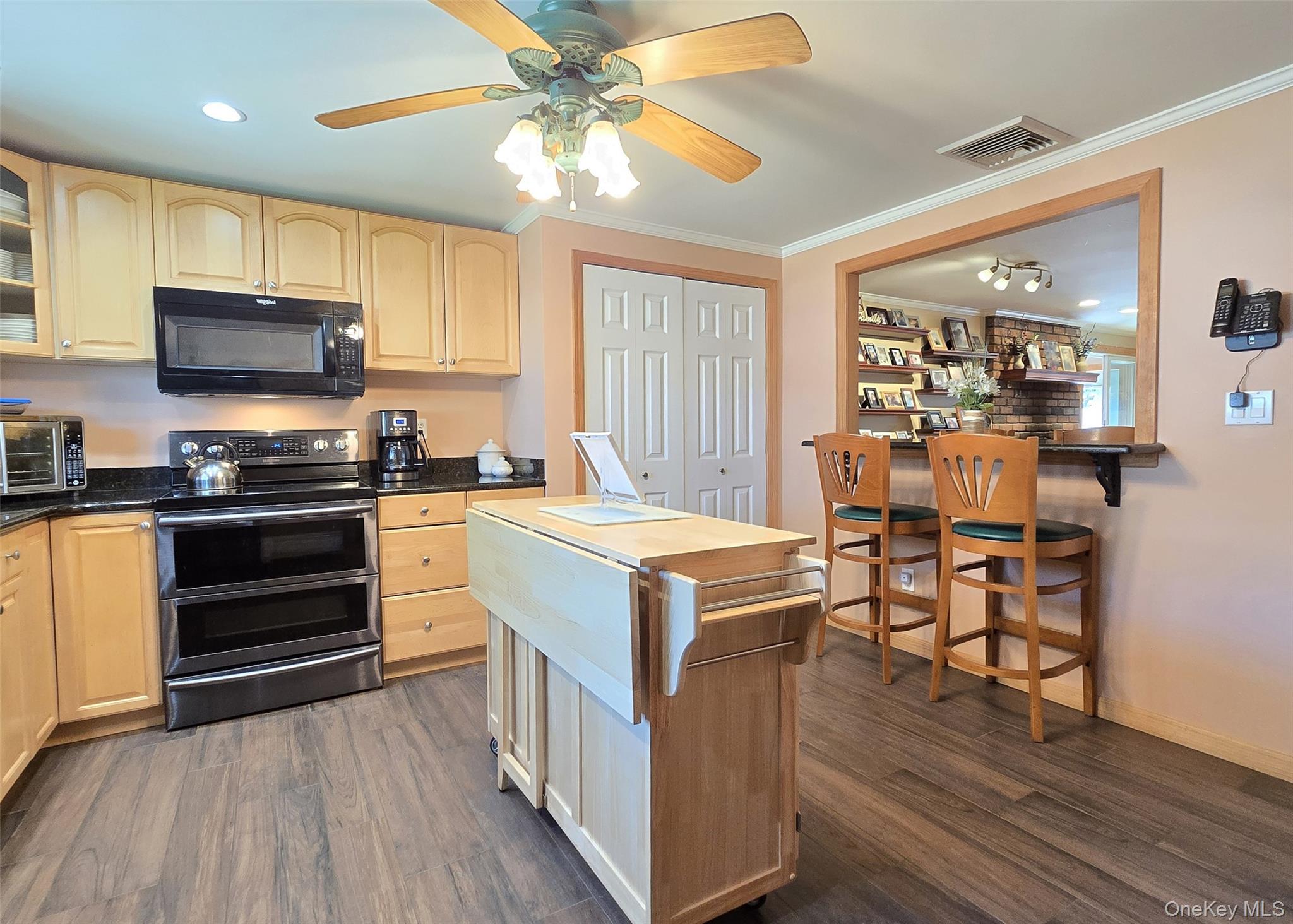 #3 photo, 16 Ballad Circle, サフォーク郡 Holbrook , NY 11741