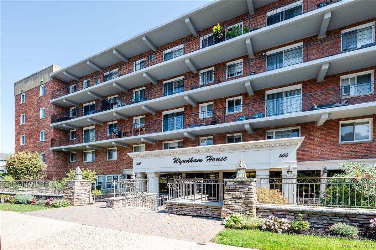 #1 photo, 200 Atlantic Avenue, नासाउ काउंटी Lynbrook , NY 11563