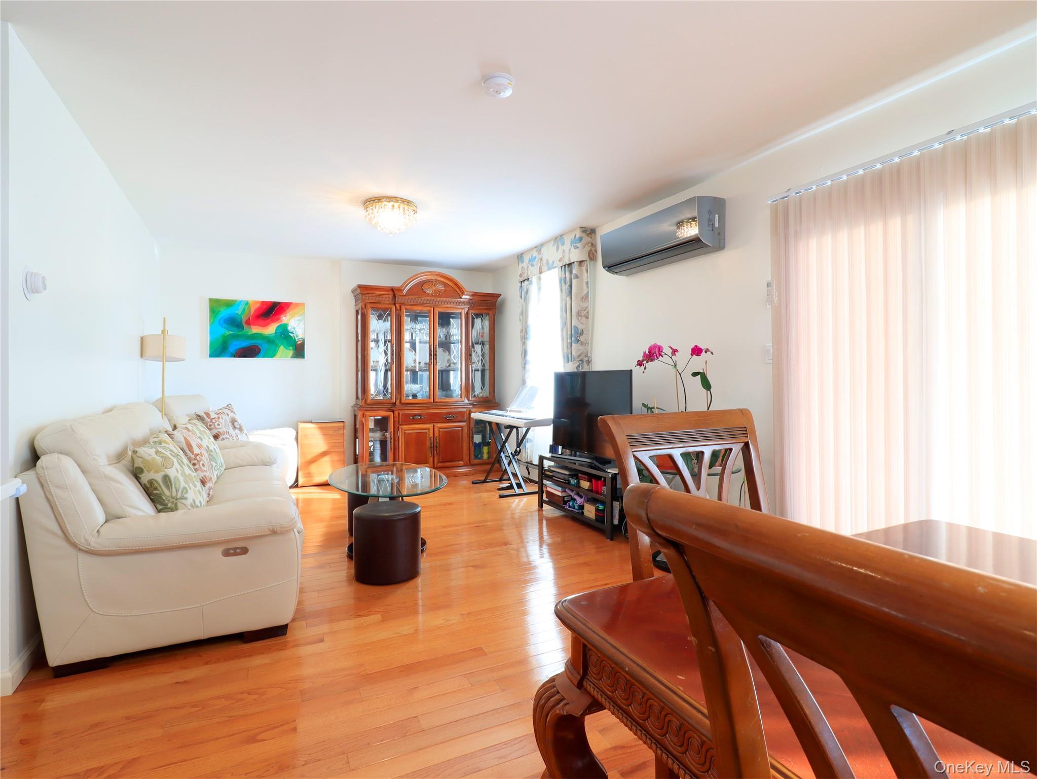 #11 photo, 43-27 220th Street, クイーンズ区 Bayside , NY 11361