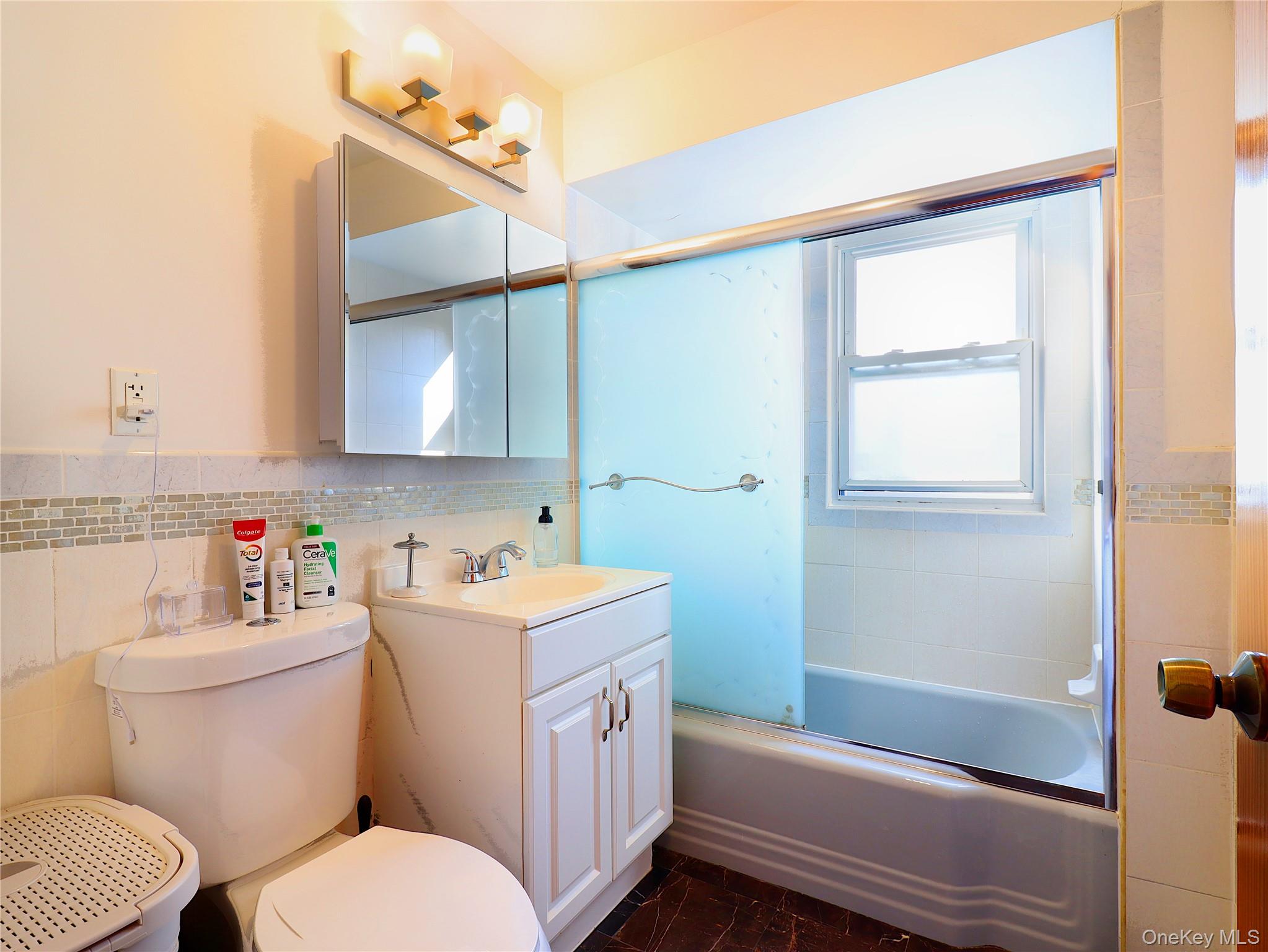 #13 photo, 43-27 220th Street, クイーンズ区 Bayside , NY 11361