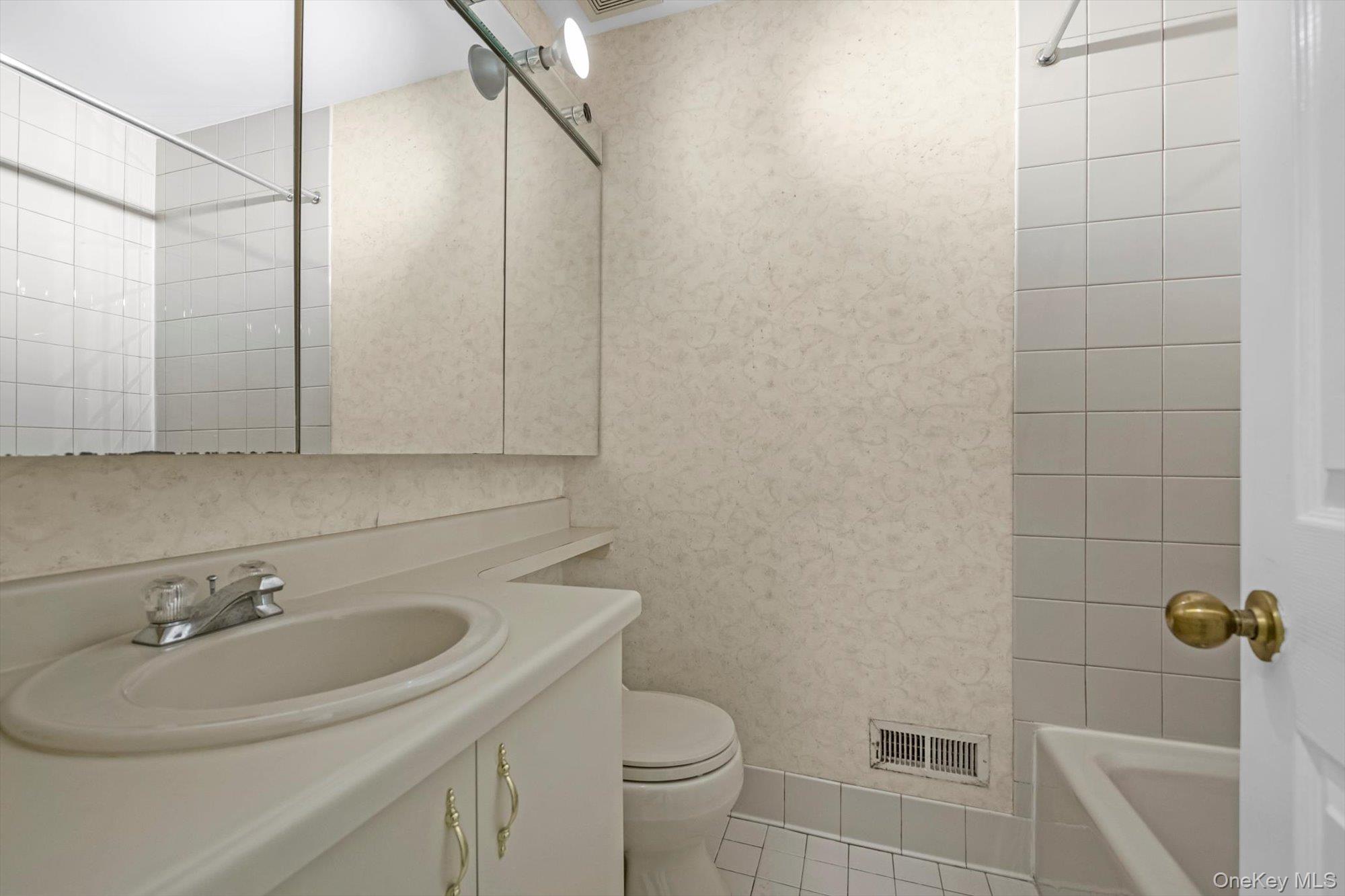 #13 photo, 242-12A oak park Drive, クイーンズ区 Douglaston , NY 11362