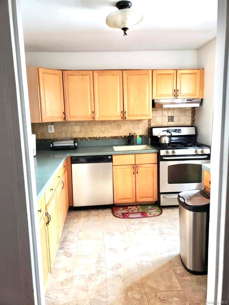 #9 photo, 19 Old Mamaroneck Road, White Plains , NY 10605