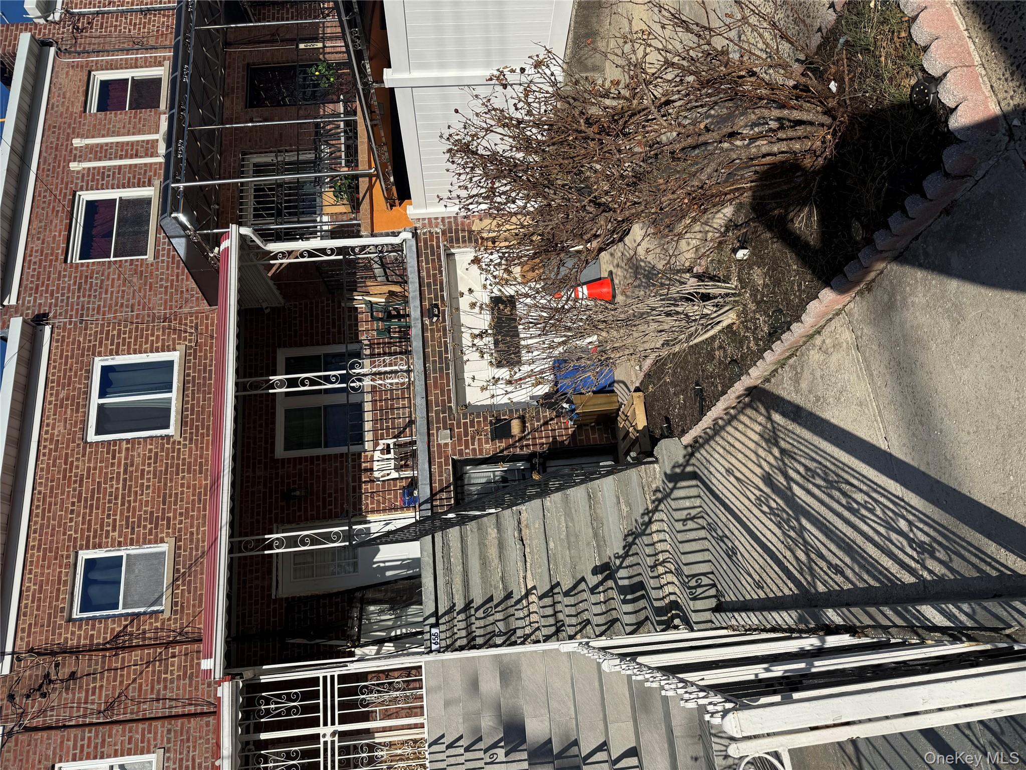 #3 photo, 655 E 240th Street, ブロンクス区 Bronx , NY 10470