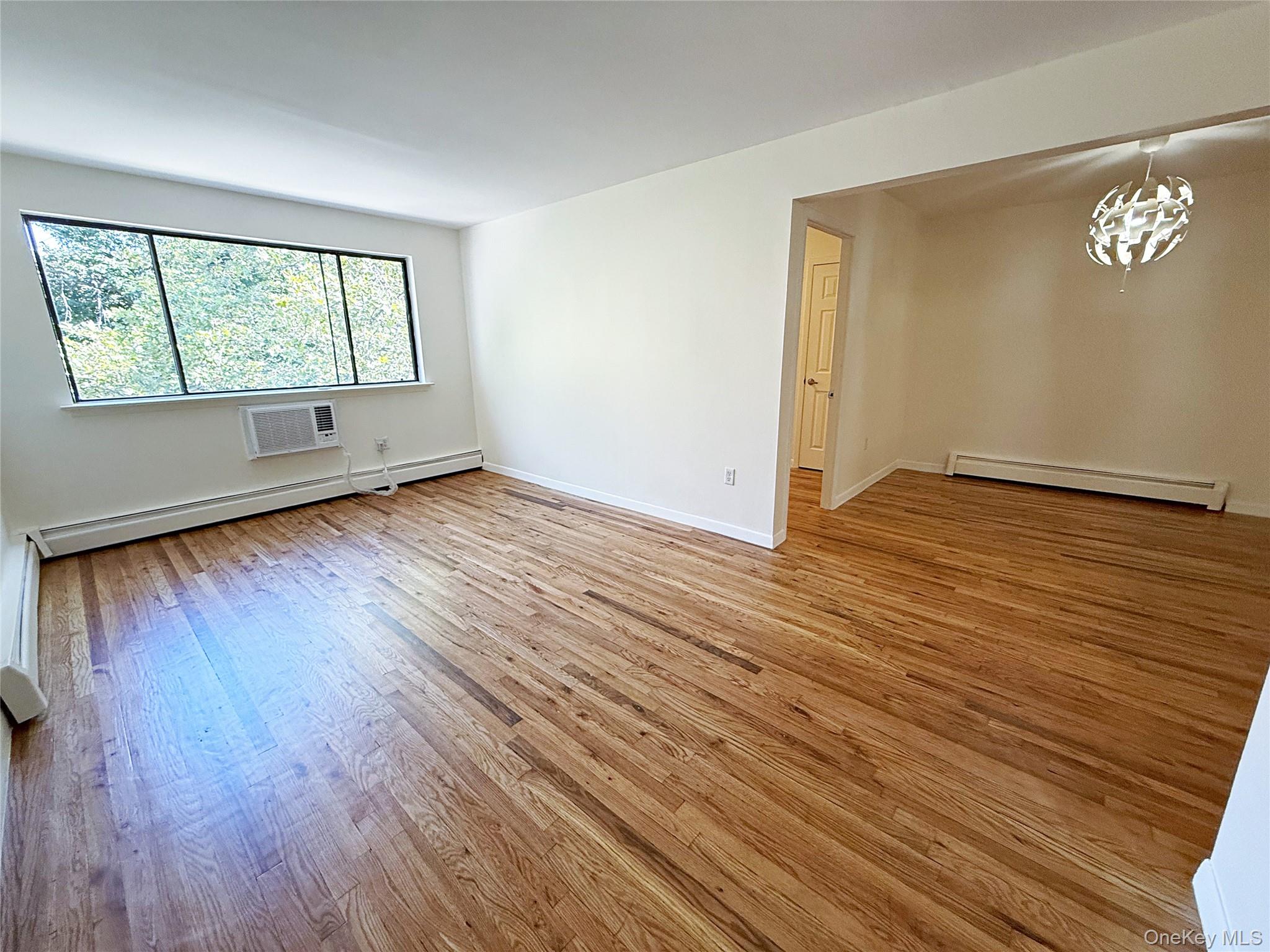 #1 photo, 41-24 40th Street, कुईंस Sunnyside , NY 11104