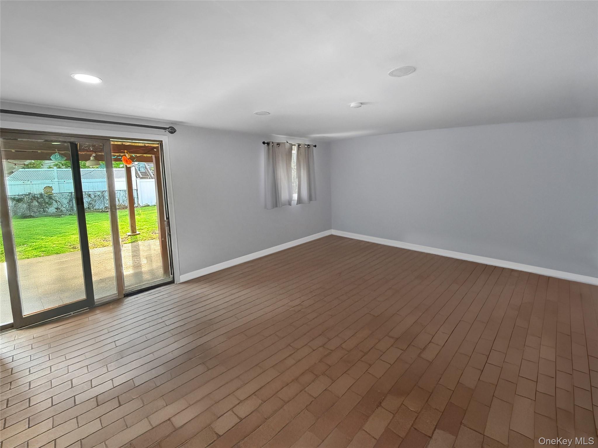 #4 photo, 86 Empire Boulevard, ナッソー郡 Island Park , NY 11558