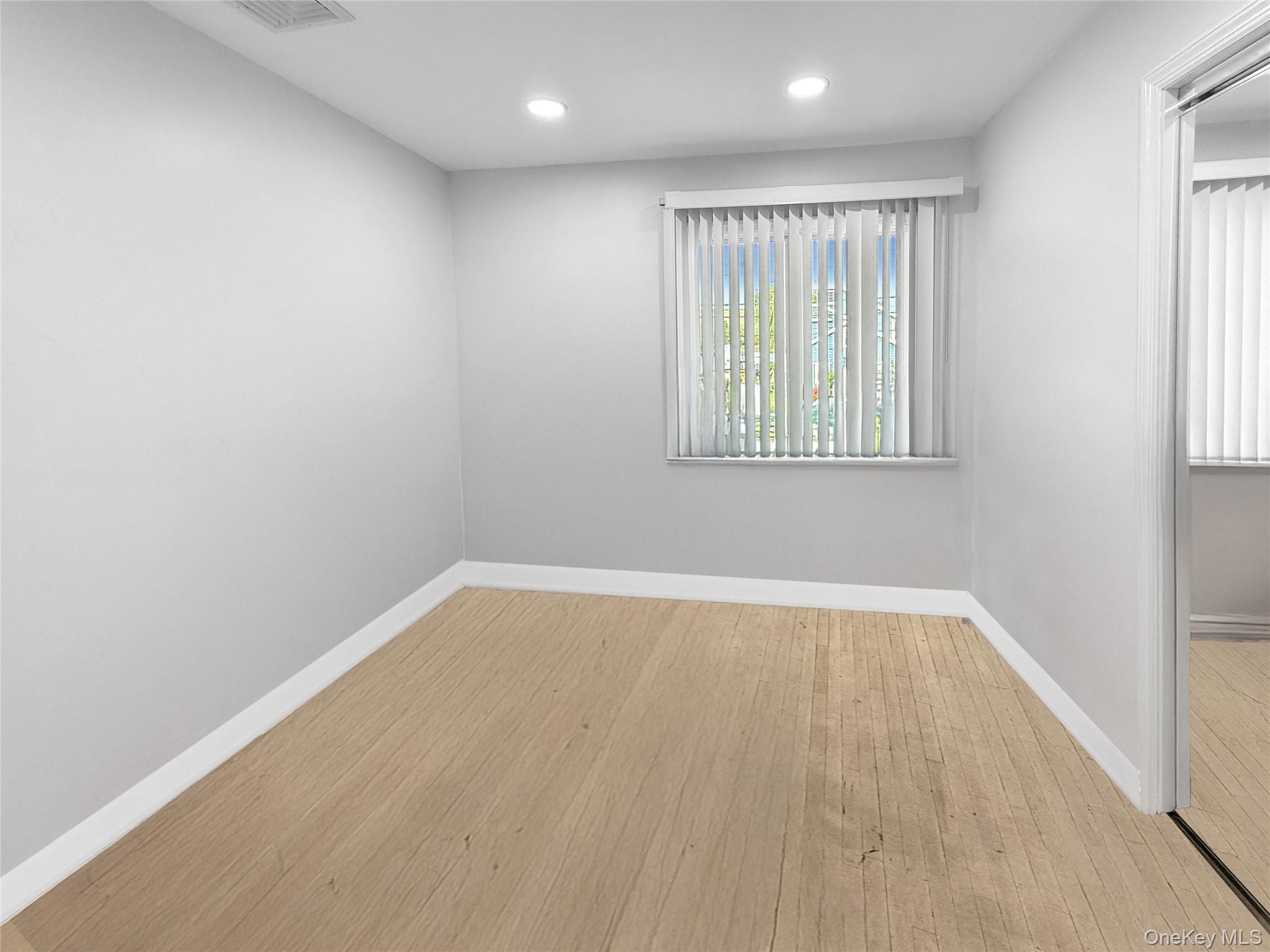 #5 photo, 86 Empire Boulevard, ナッソー郡 Island Park , NY 11558