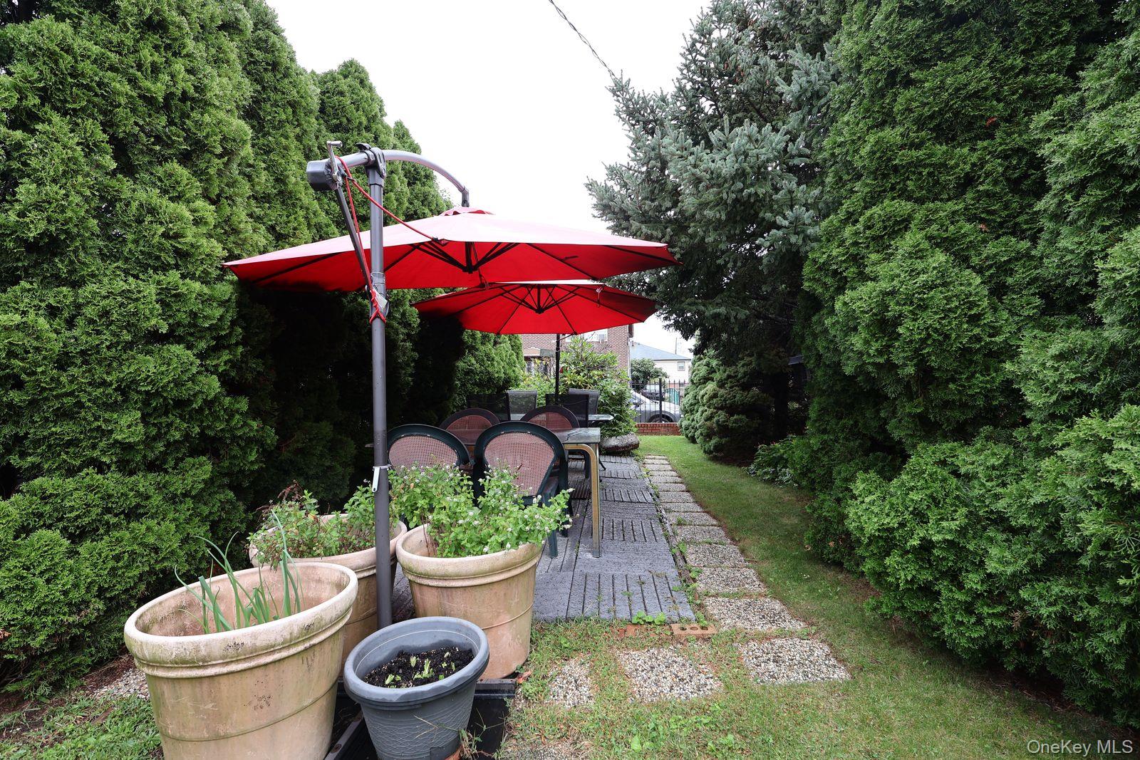 #9 photo, 2240 98th Street, クイーンズ区 East Elmhurst , NY 11369