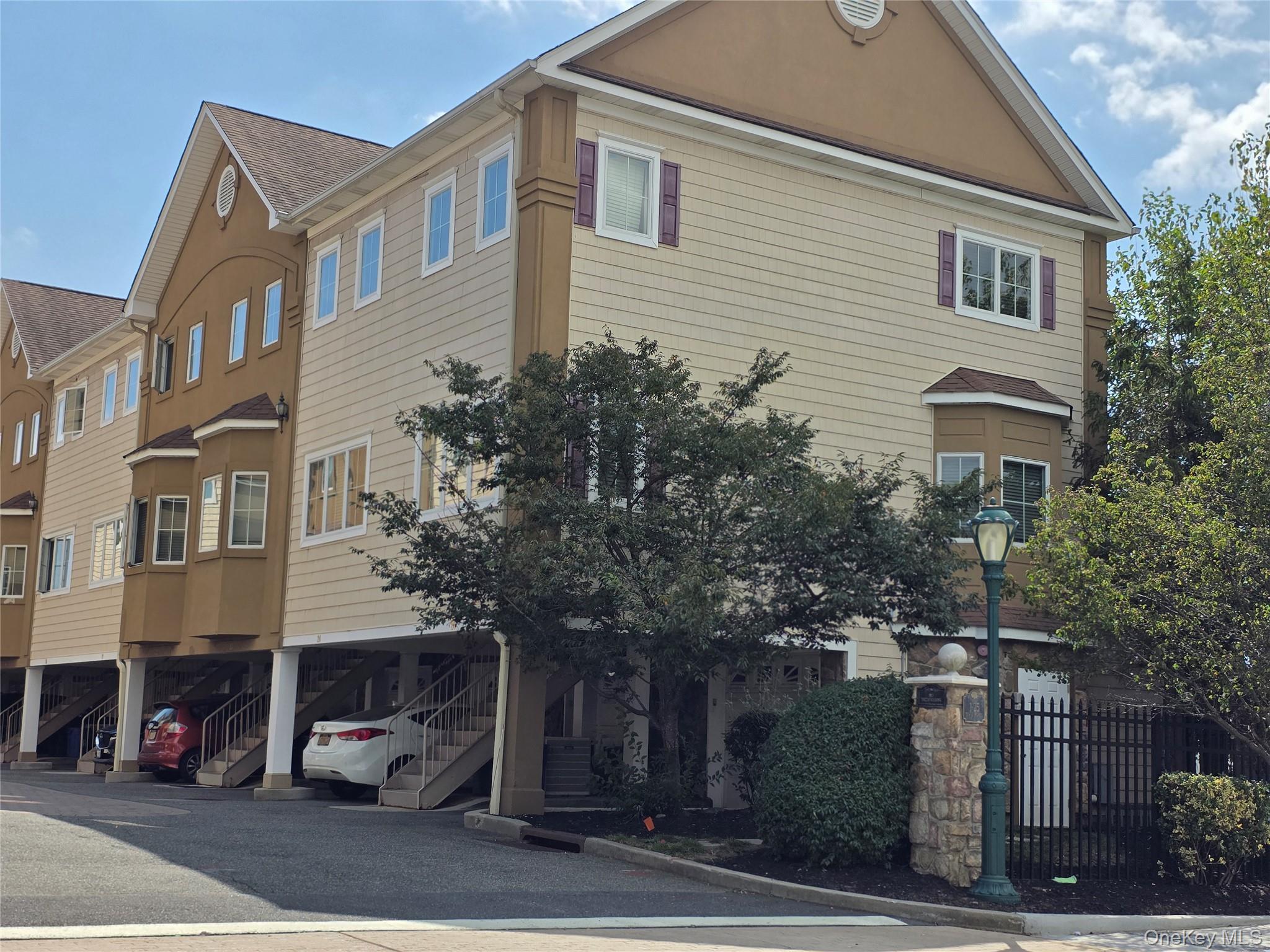 #1 photo, 330 Maple Avenue, ناسو Westbury , NY 11590