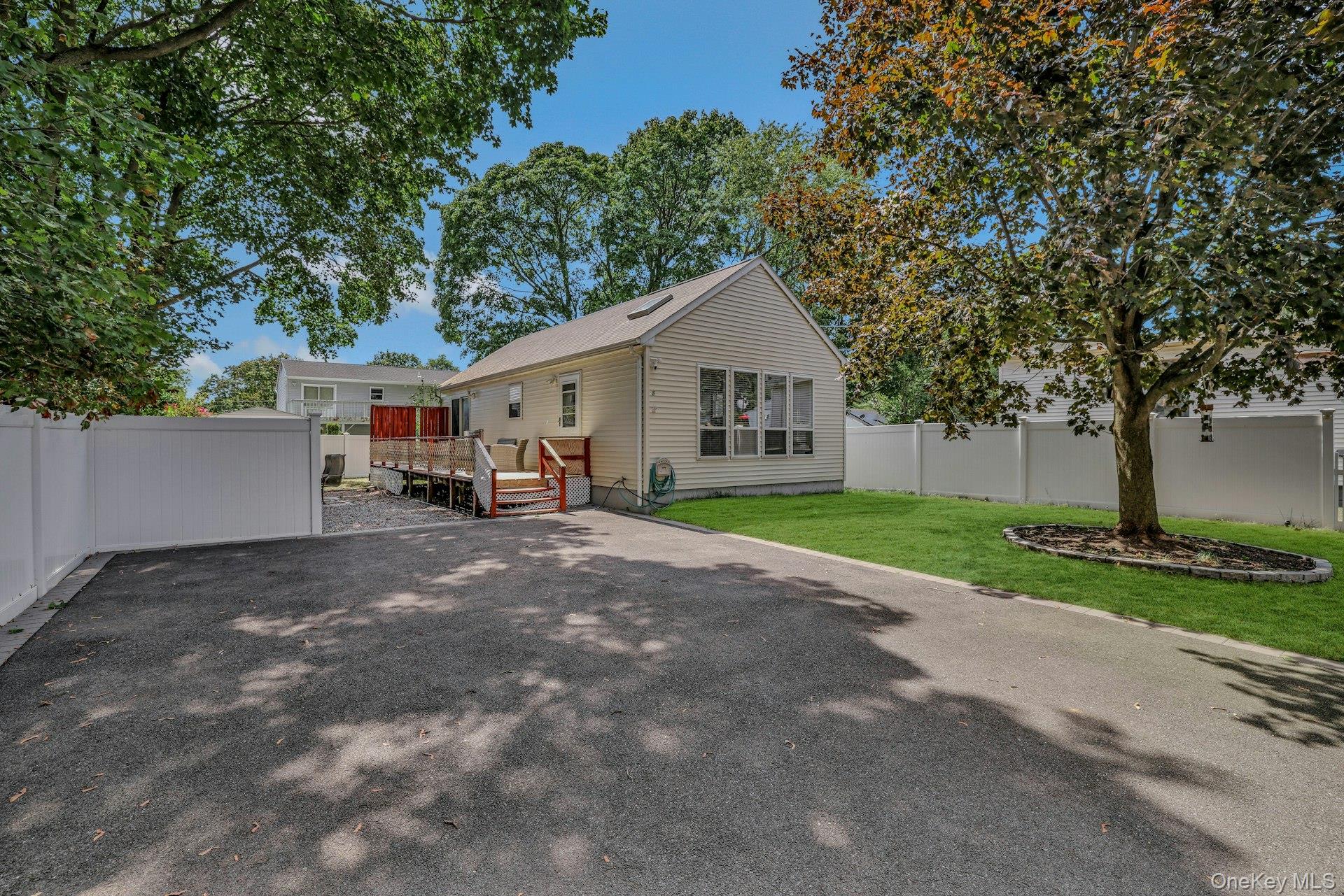 #1 photo, 8 Holbrook Street, Bay Shore , NY 11706