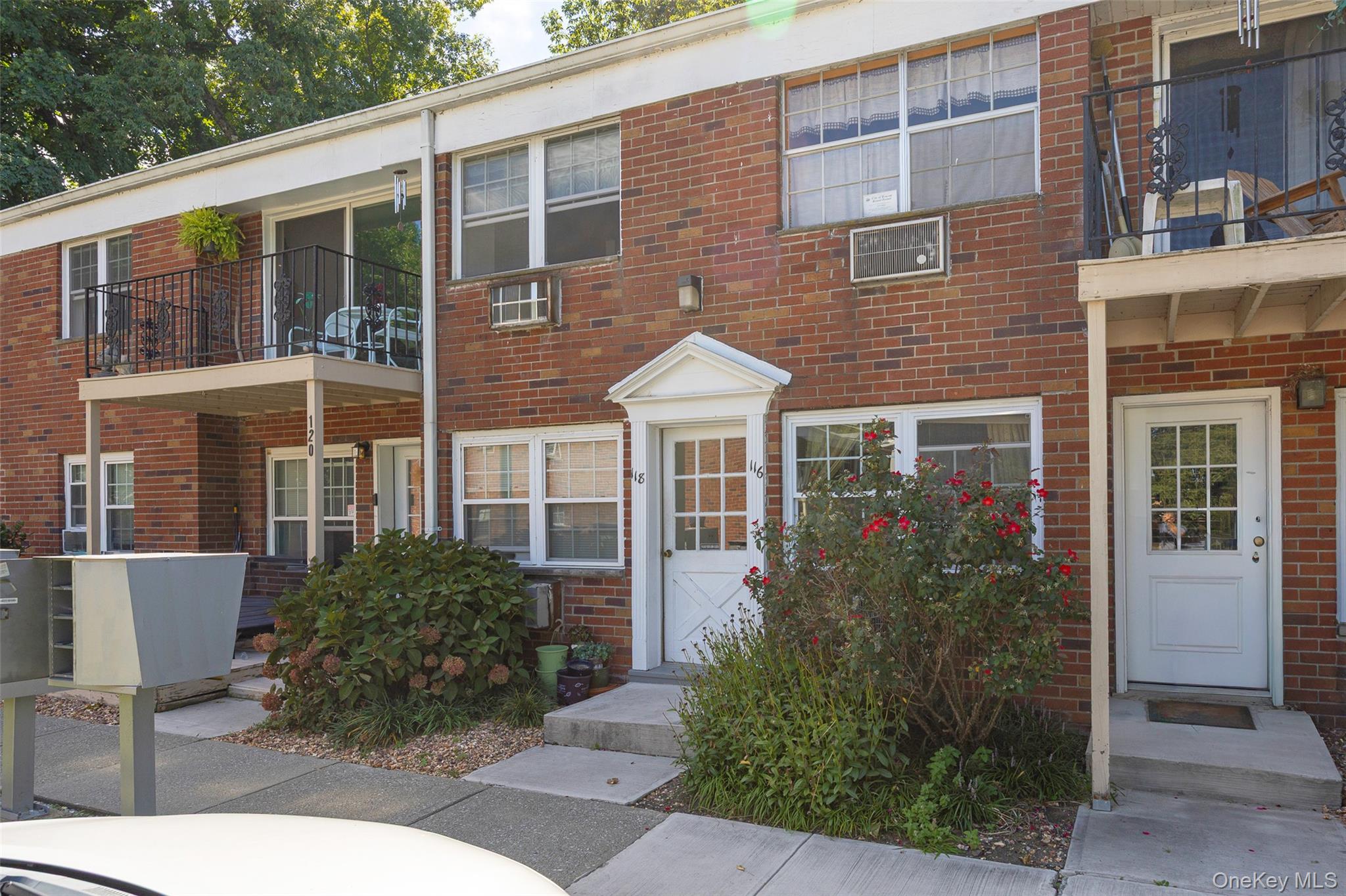 #1 photo, 4 Colonial Road, Beacon , NY 12508