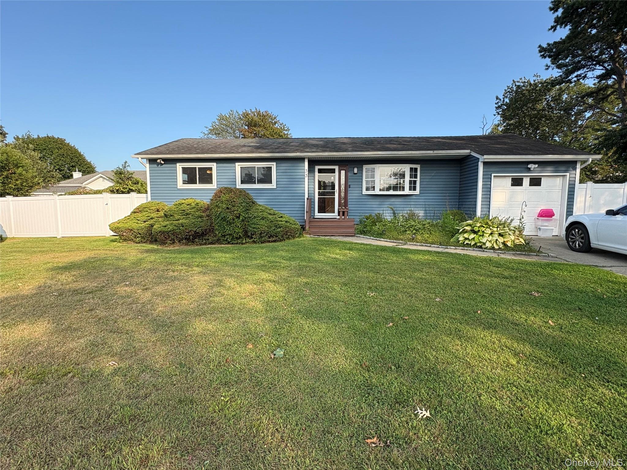 #1 photo, 33 Maida Avenue, سوفولك Deer Park , NY 11729