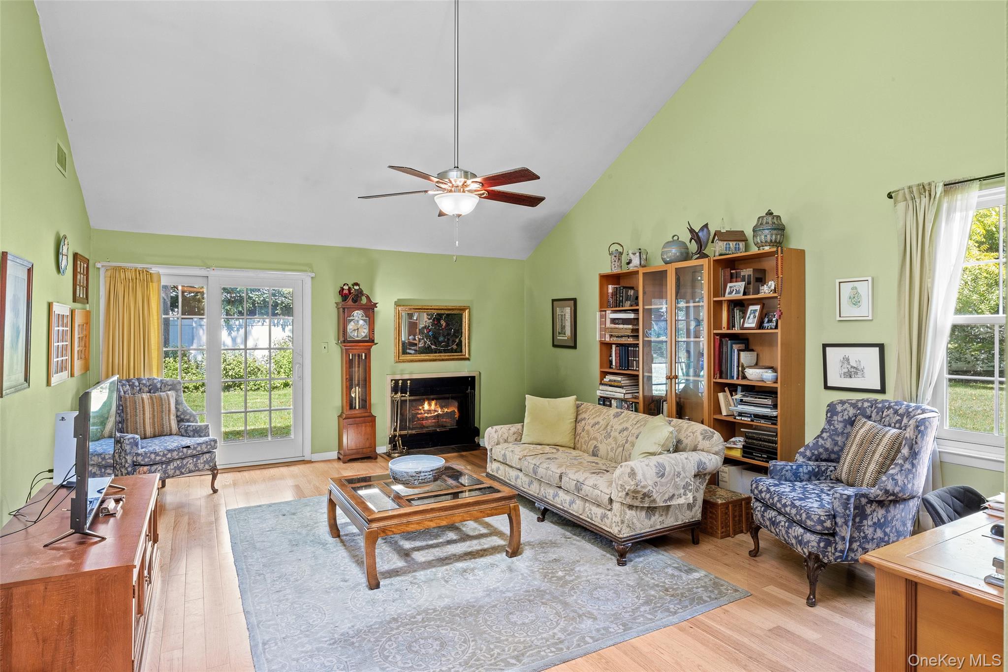 #1 photo, 7 Sutton Place, サフォーク郡 Islip , NY 11751