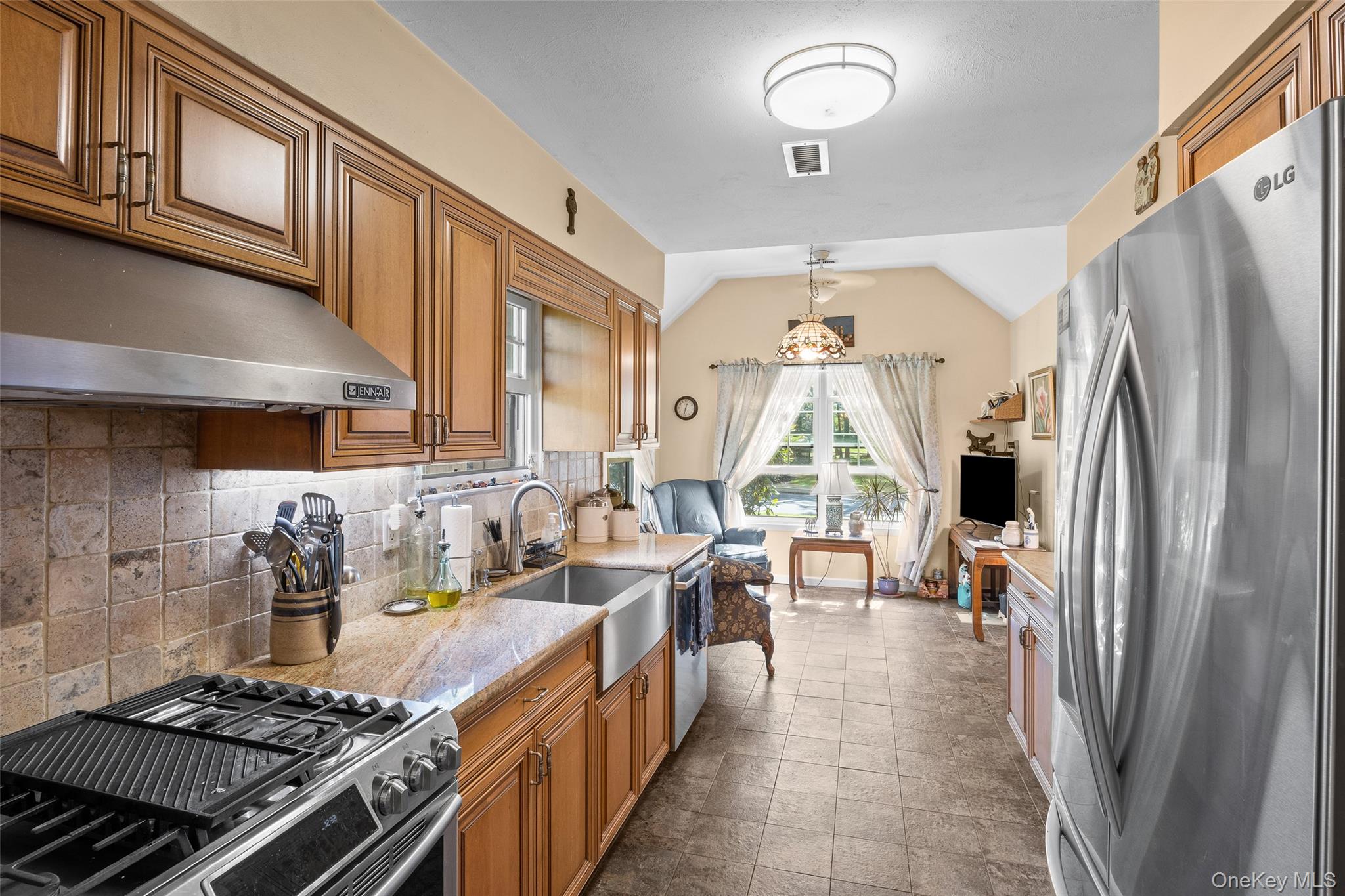 #18 photo, 7 Sutton Place, サフォーク郡 Islip , NY 11751