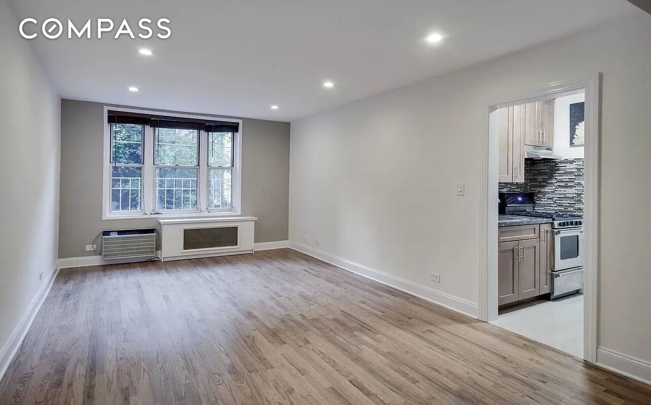 #4 photo, 130 Hicks Street, Brooklyn Heights , NY 11201