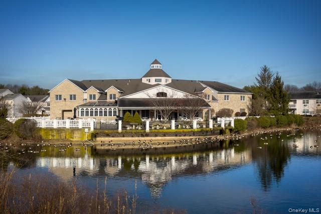 #1 photo, 2 Victorian Court, サフォーク郡 Holtsville , NY 11742