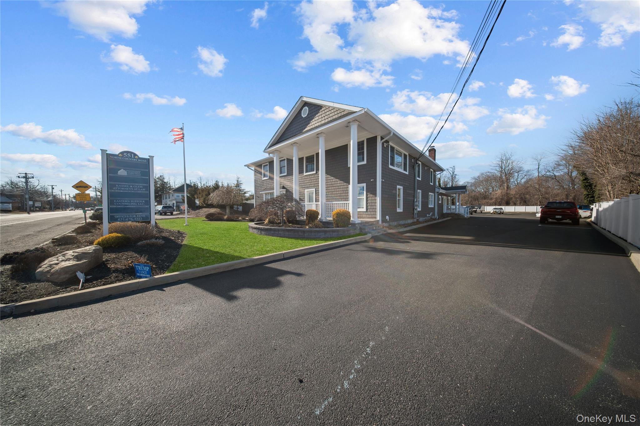 #1 photo, 551 North Country Road, サフォーク郡 Saint James , NY 11780