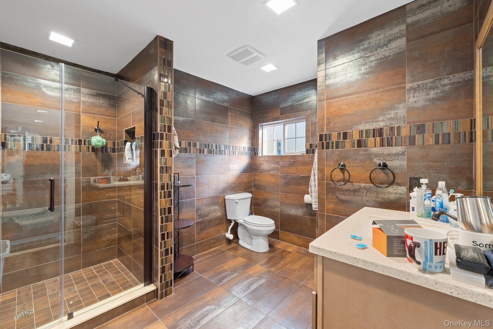 #13 photo, 551 North Country Road, サフォーク郡 Saint James , NY 11780