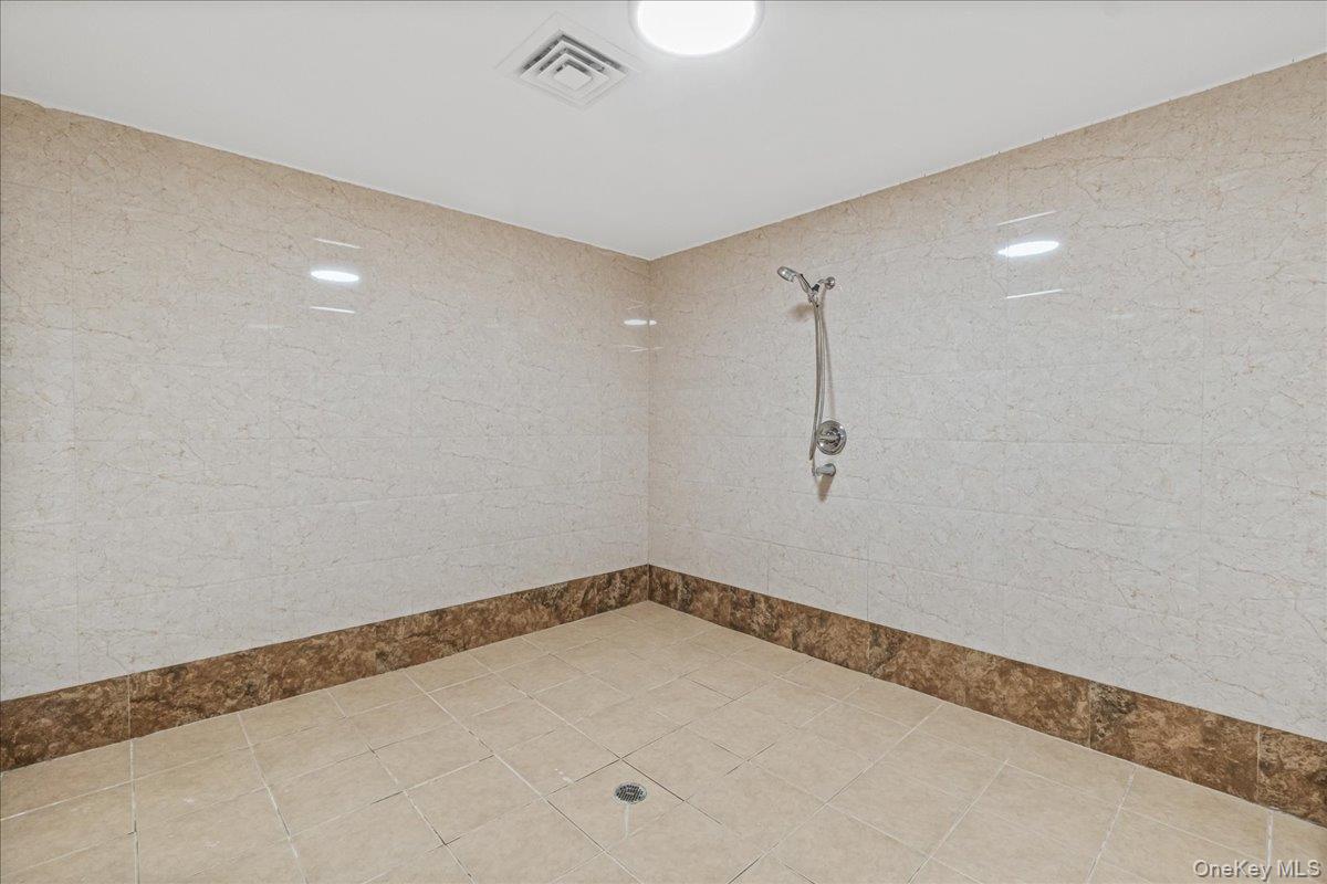 #15 photo, 5894 Grand Avenue, クイーンズ区 Maspeth , NY 11378