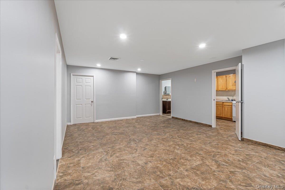 #17 photo, 5894 Grand Avenue, クイーンズ区 Maspeth , NY 11378