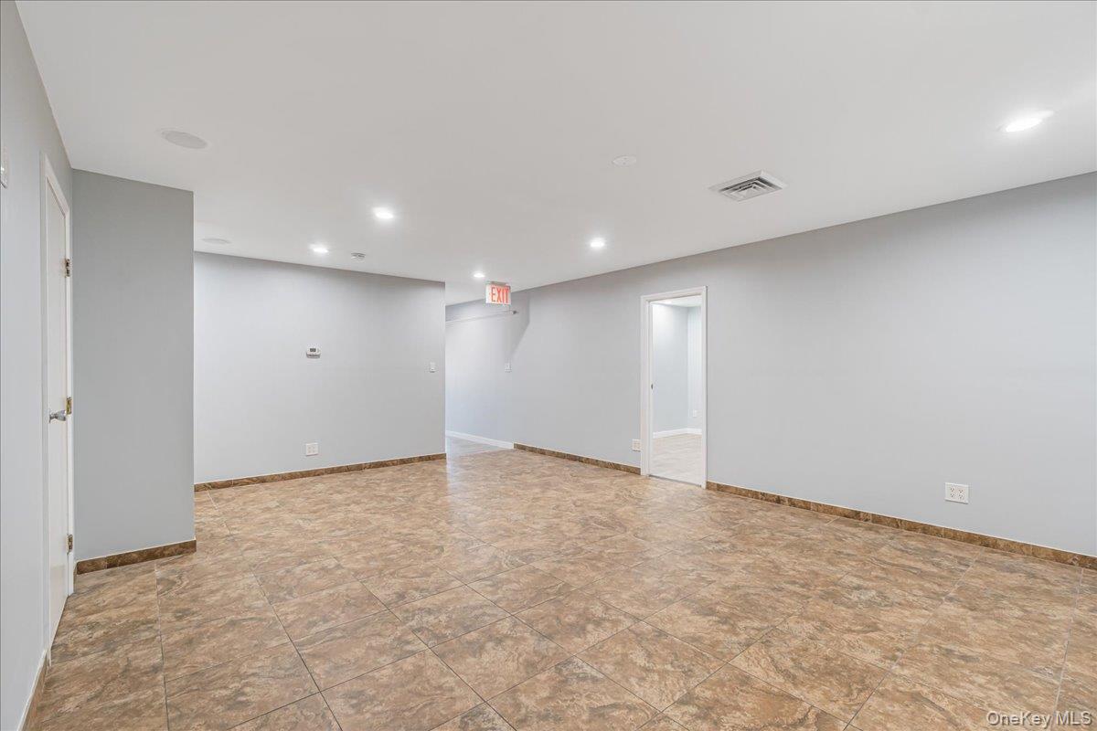 #19 photo, 5894 Grand Avenue, クイーンズ区 Maspeth , NY 11378