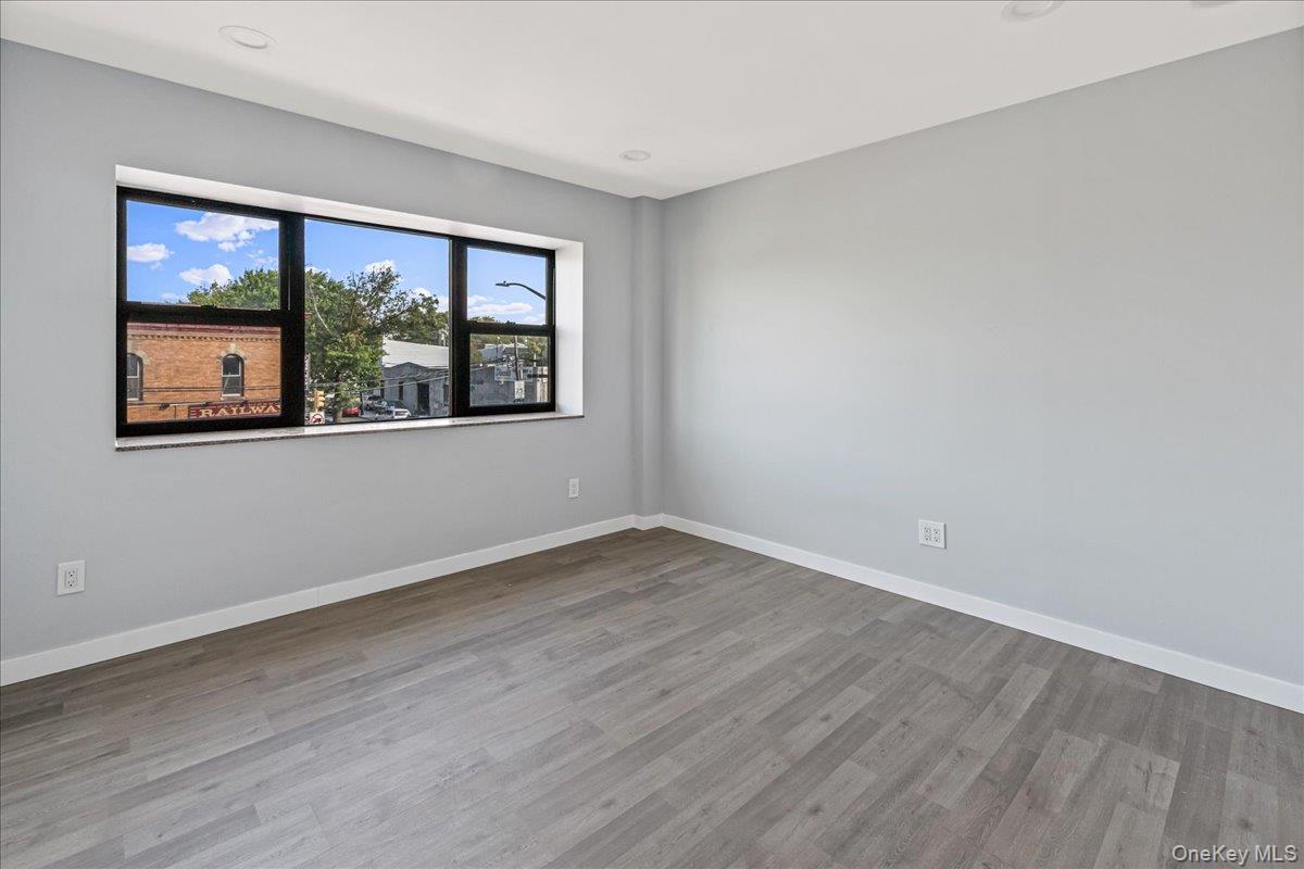 #4 photo, 5894 Grand Avenue, クイーンズ区 Maspeth , NY 11378