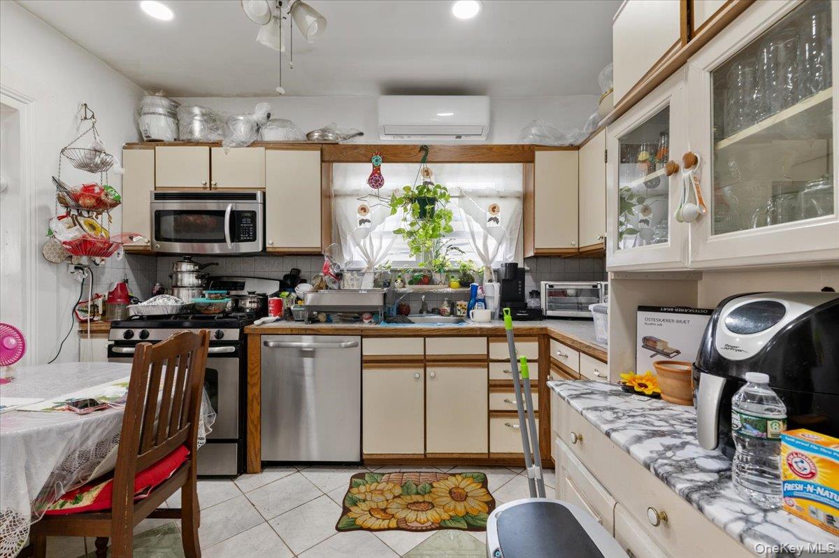 #9 photo, 15320 121st Avenue, जमैका Jamaica , NY 11434