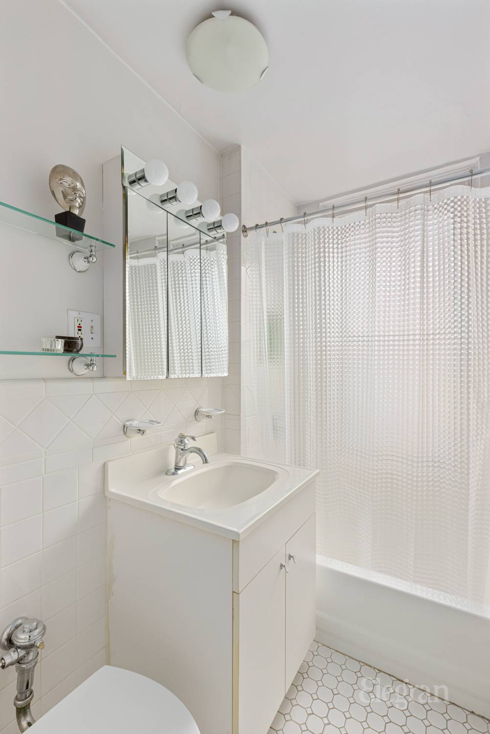 #7 photo, 325 W 45th Street, マンハッタン Hell's Kitchen , NY 10036