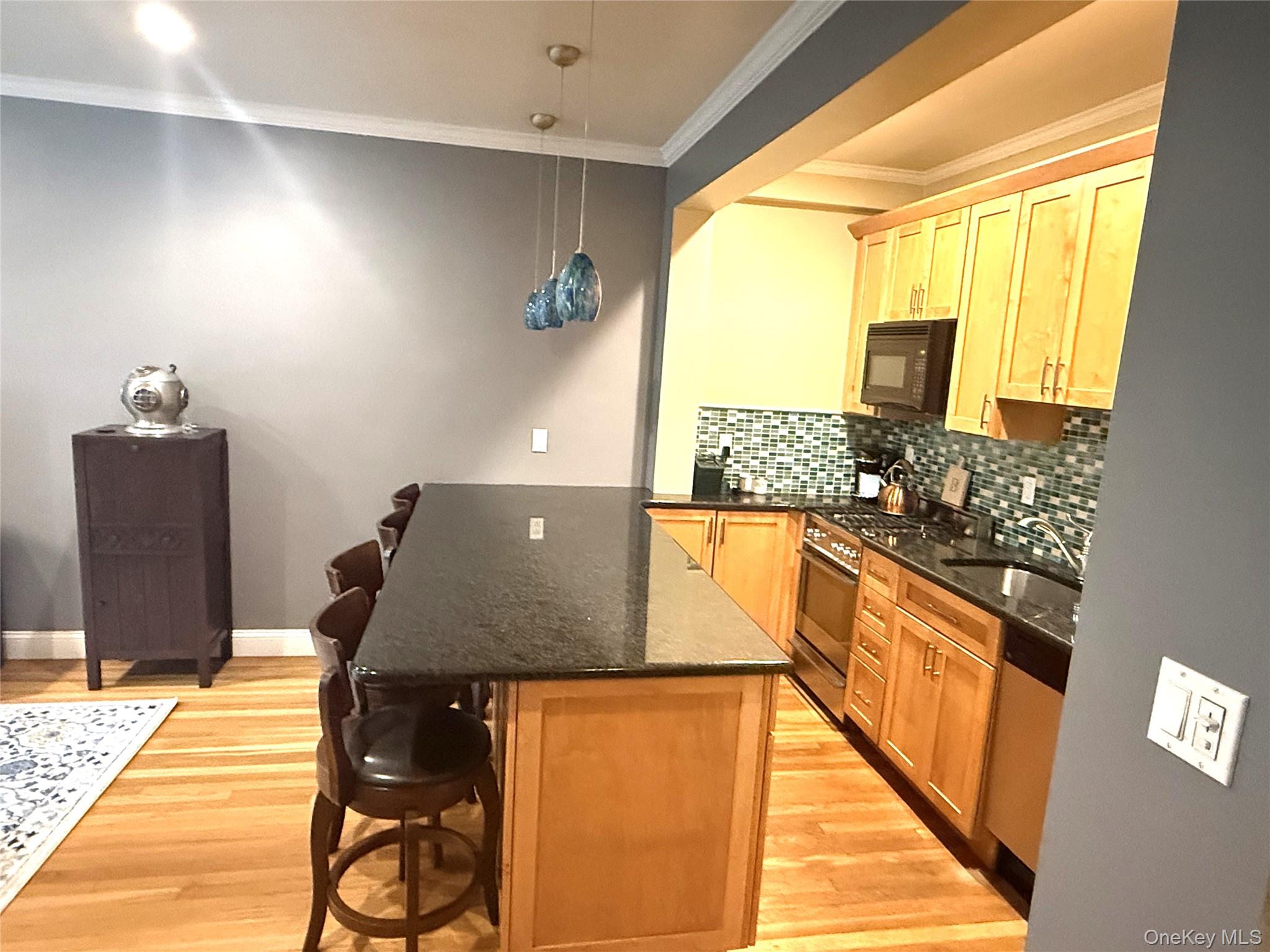 #3 photo, 2 Overlook Road, White Plains , NY 10605