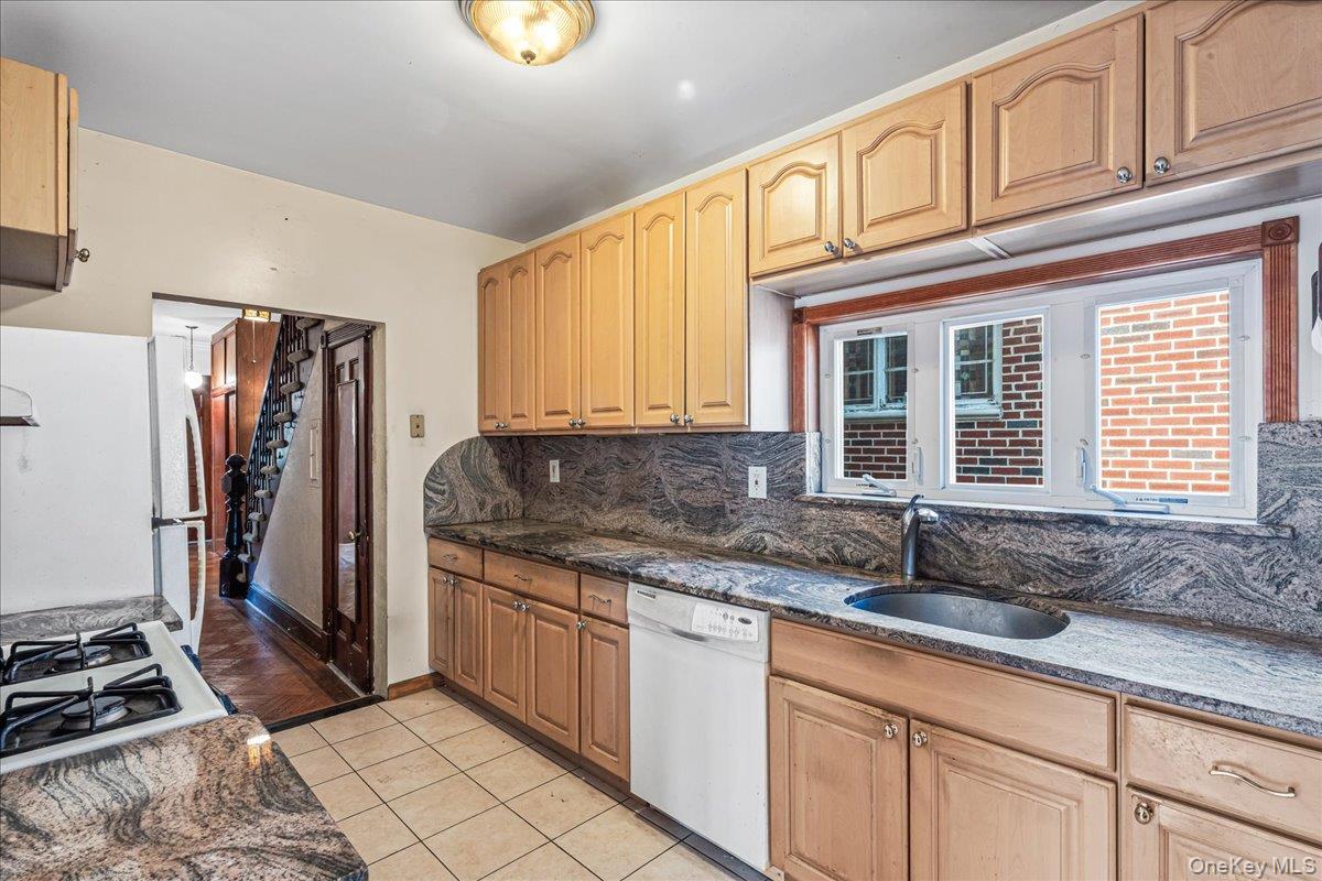 #9 photo, 4307 149th Street, 法拉盛 Flushing , NY 11355