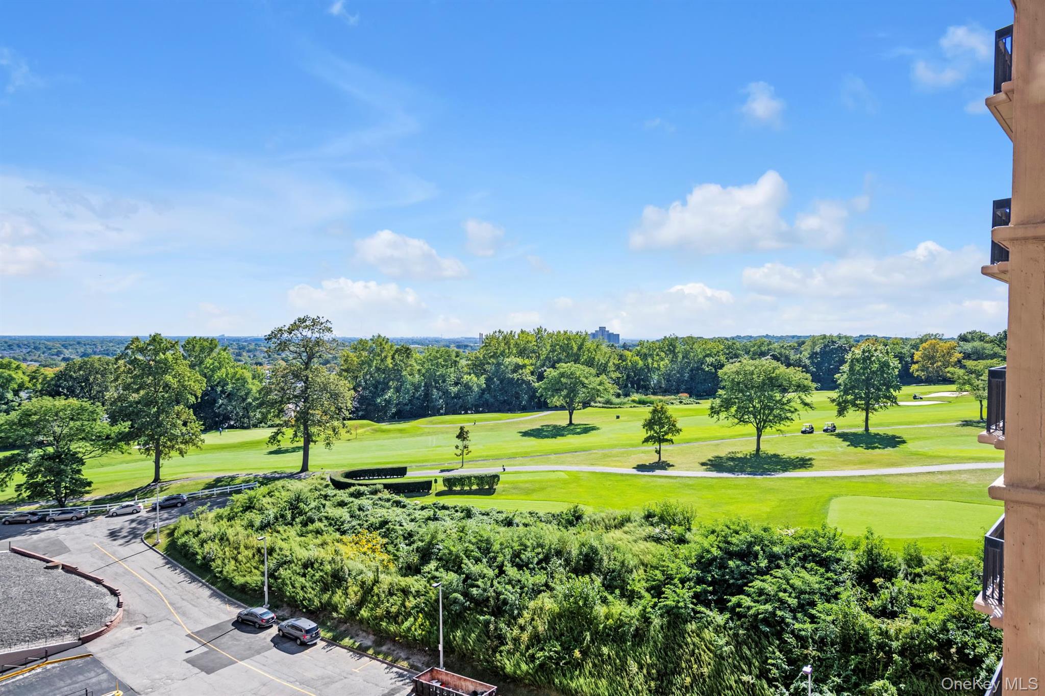 #11 photo, 269-10 Grand Central Parkway, クイーンズ区 Floral Park , NY 11005