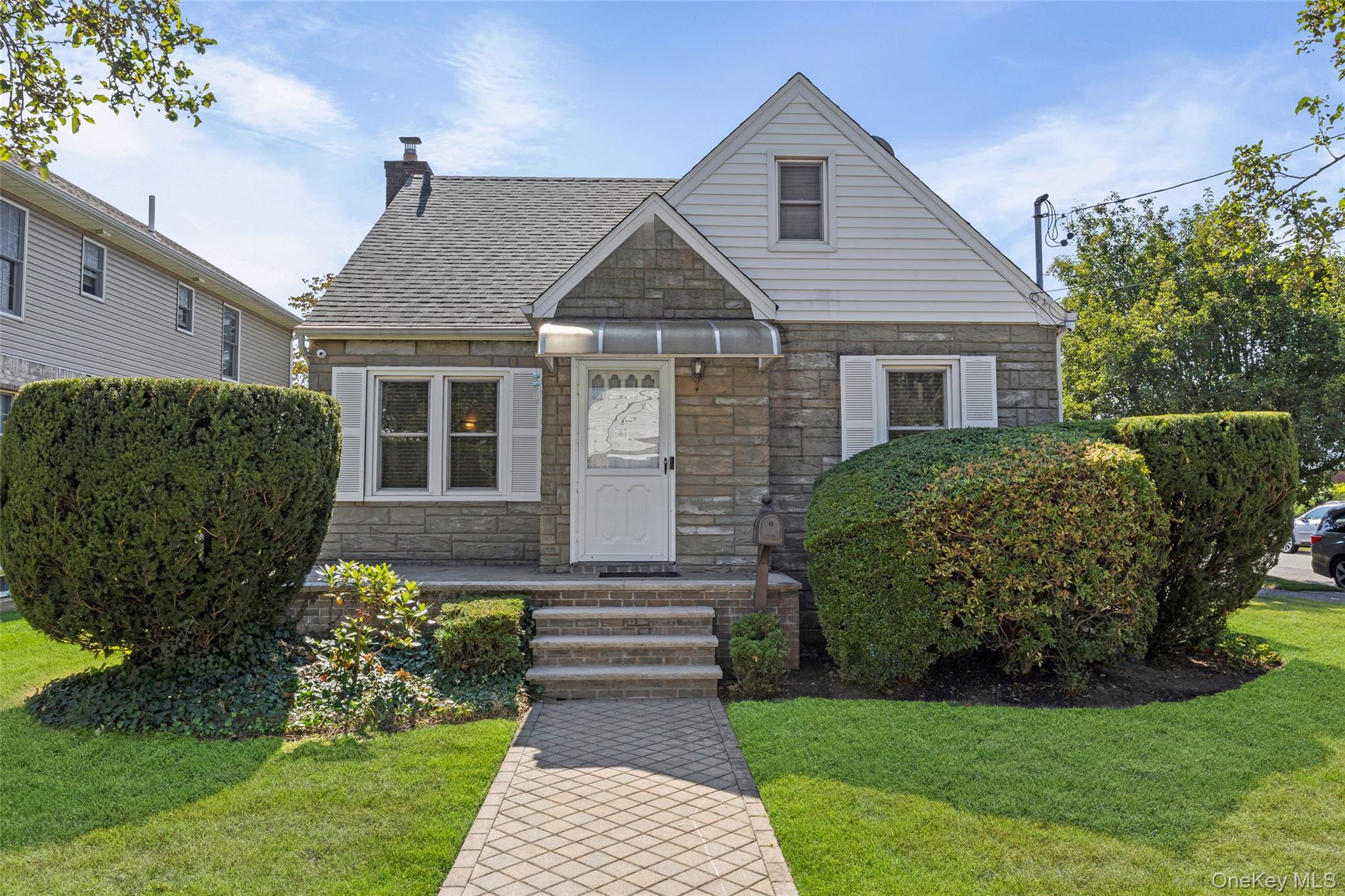 #1 photo, 51 Stephen Avenue, नासाउ काउंटी New Hyde Park , NY 11040