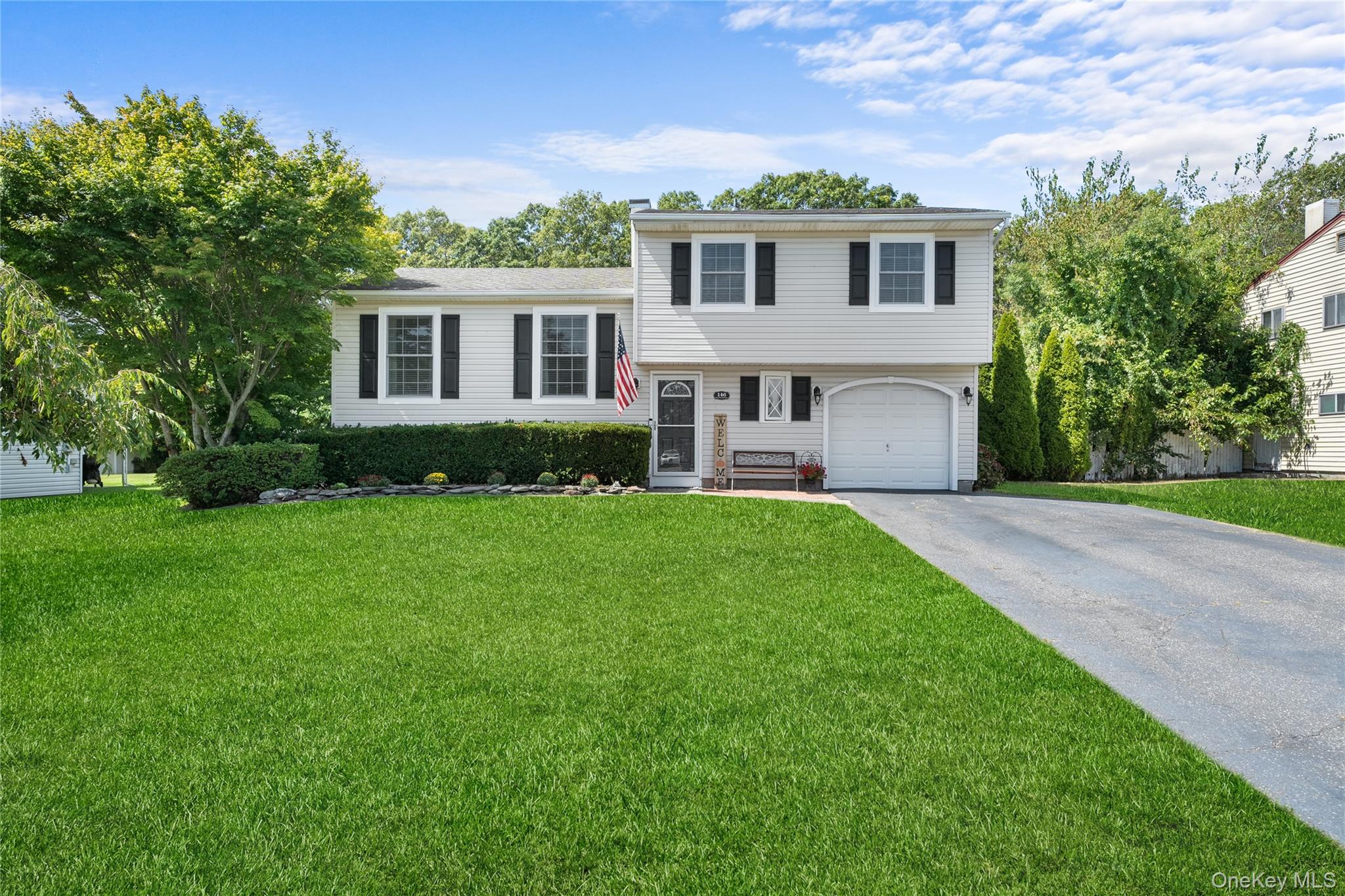 #1 photo, 146 Blue Point Road, サフォーク郡 Holtsville , NY 11742