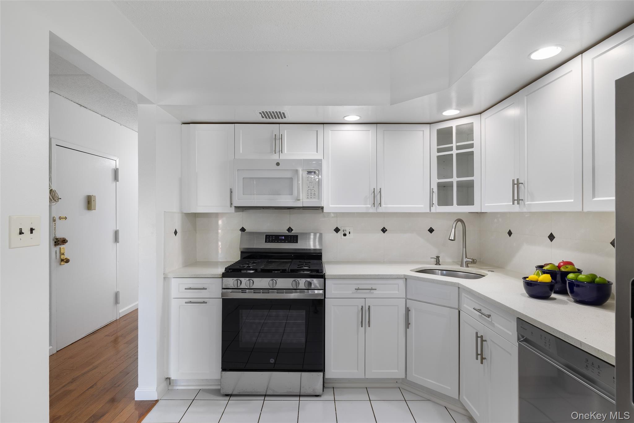 #13 photo, 7111 Sutton Place, クイーンズ区 Fresh Meadows , NY 11365