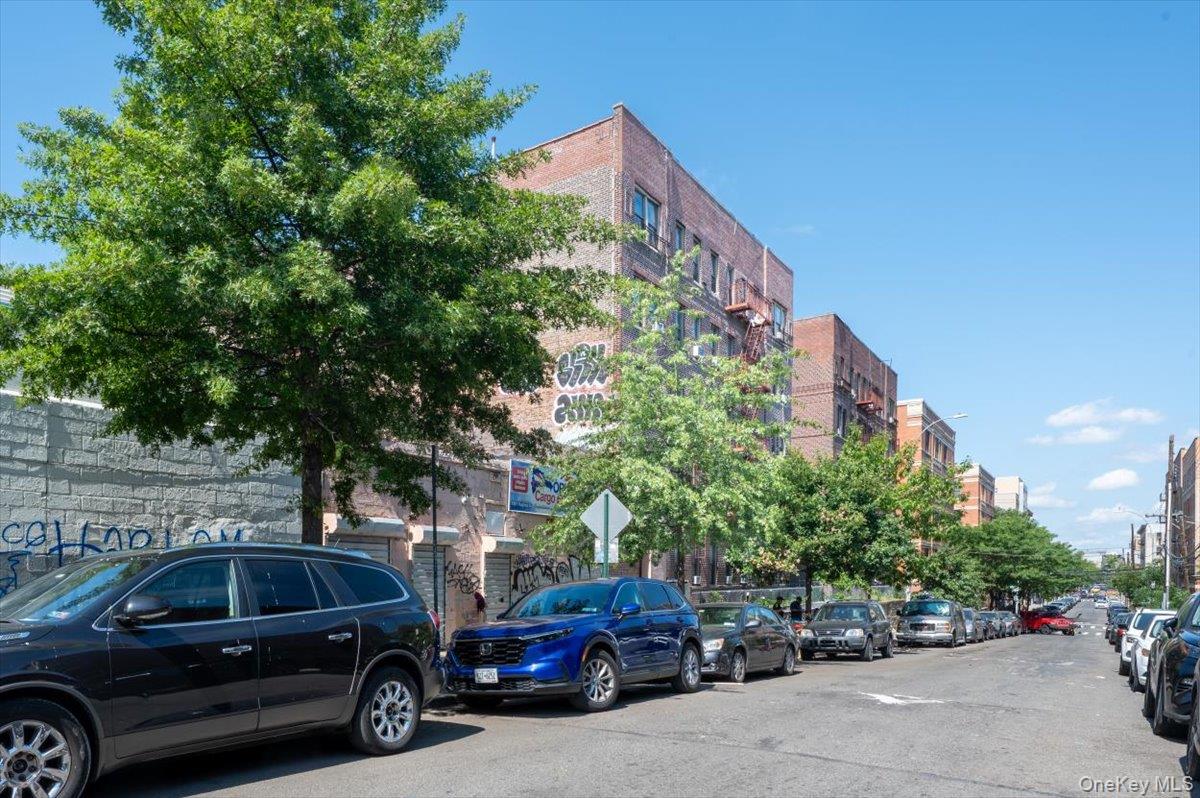 #12 photo, 1979 Hughes Avenue, ブロンクス区 Bronx , NY 10457